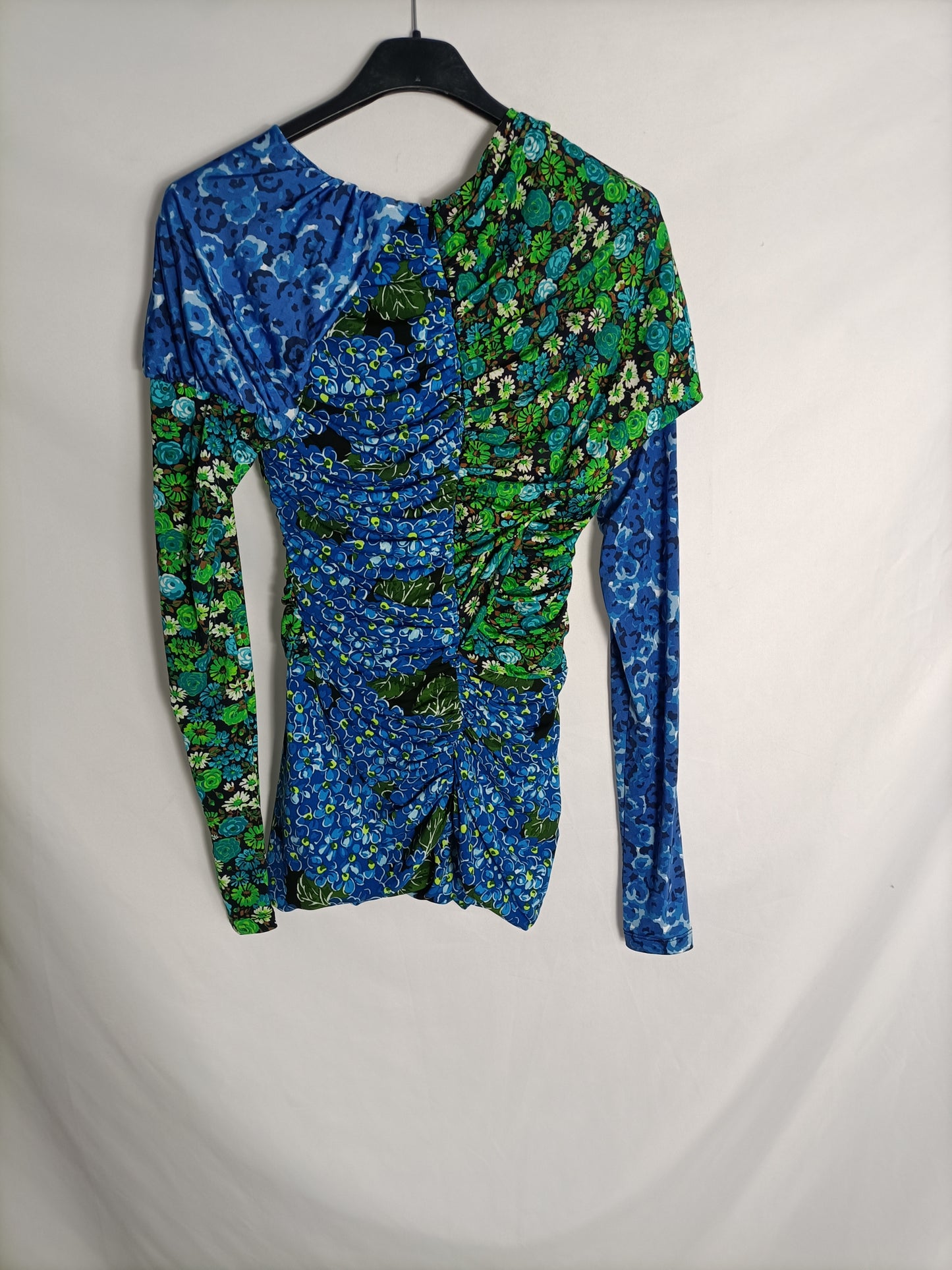 ZARA. Floral gathered top Ts