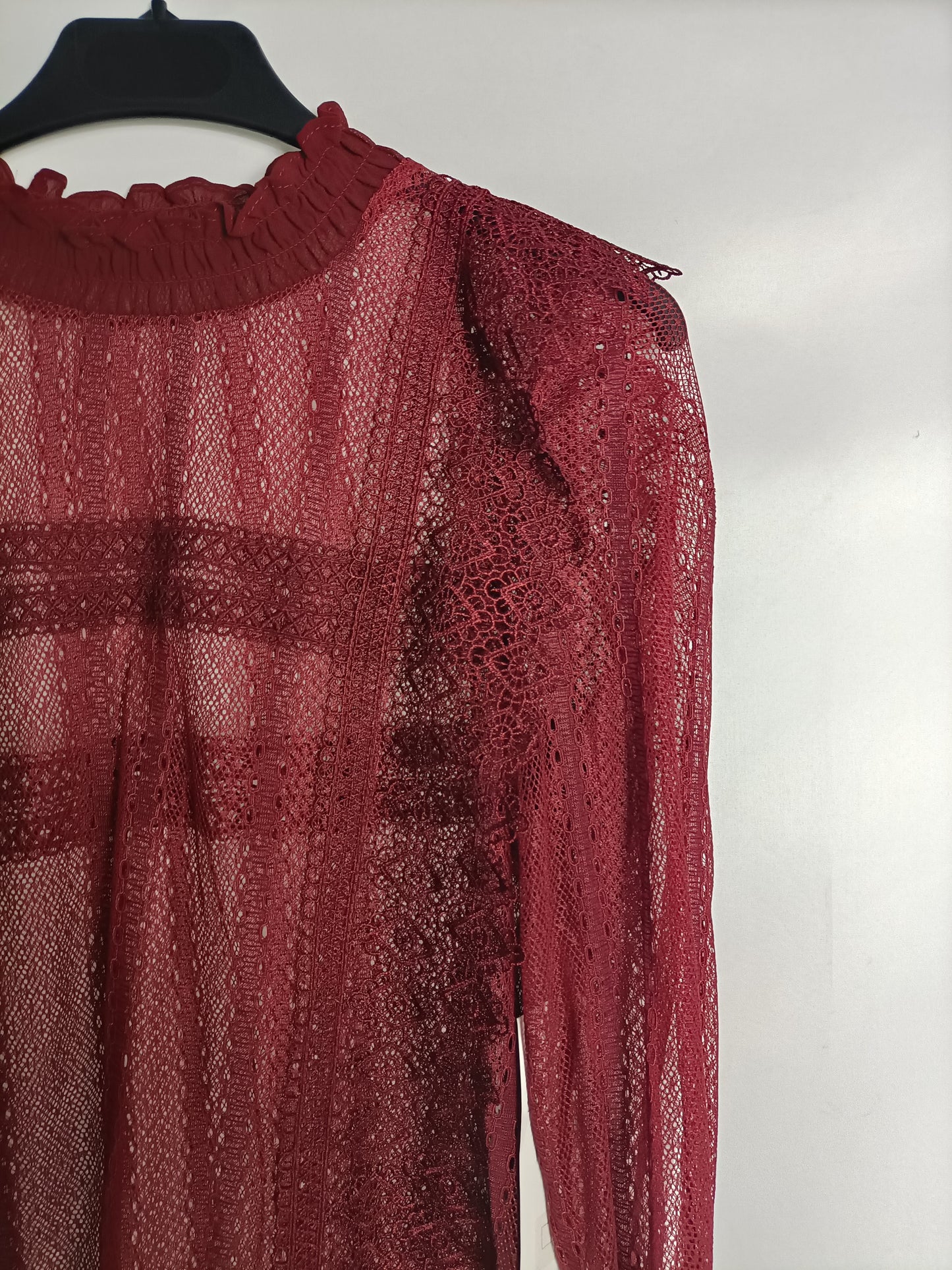 ZARA. Burgundy lace top T.xs