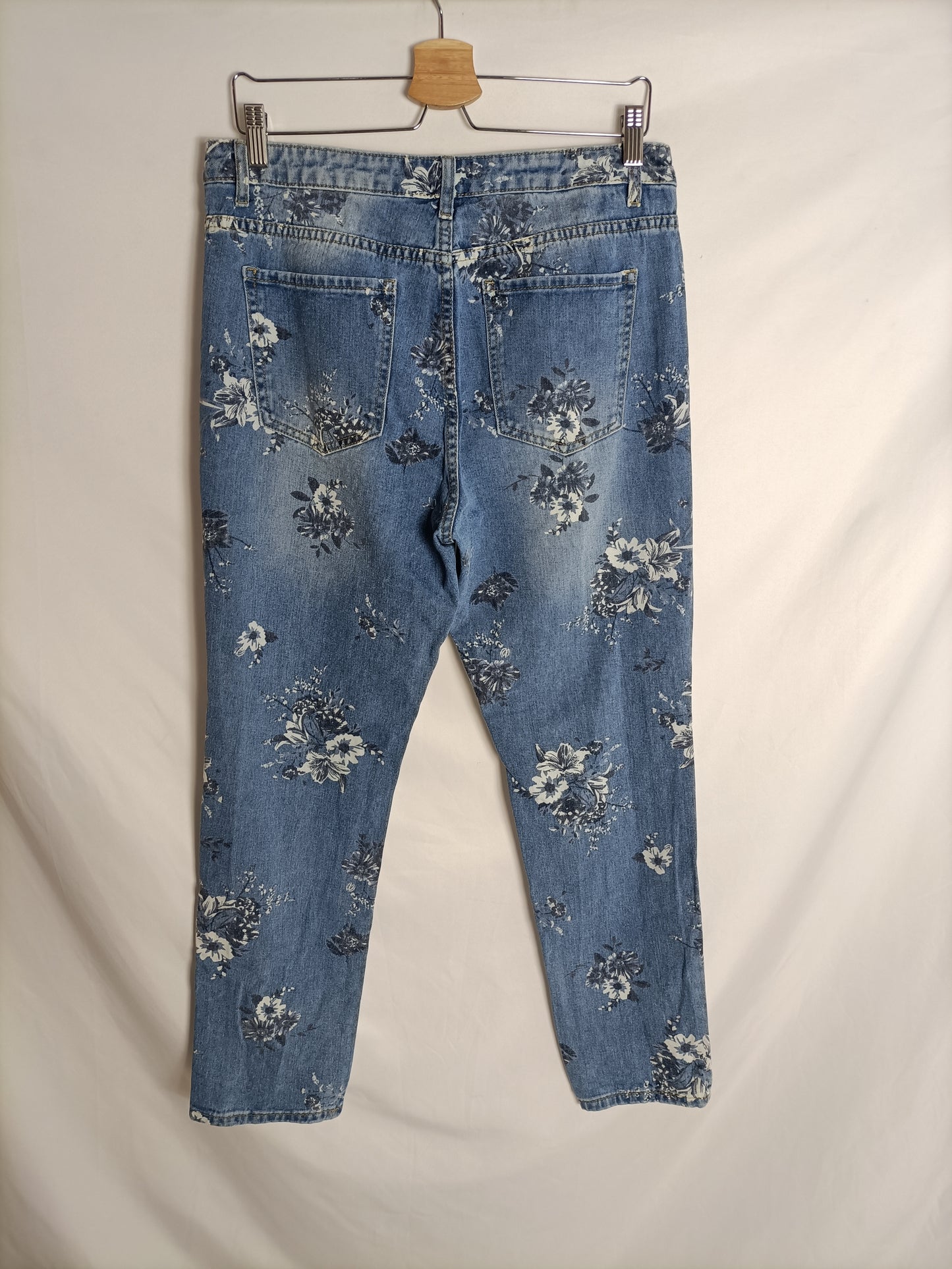 FANTASY. Floral print jeans, size XL