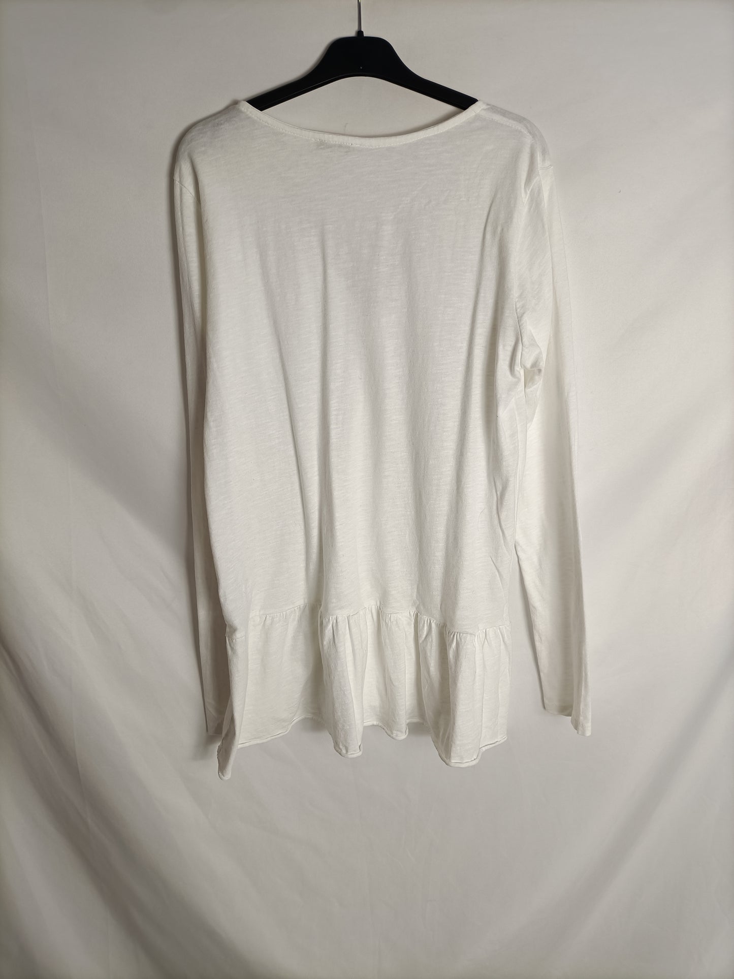 OTHERS. White long-sleeved top, size U (M/L)