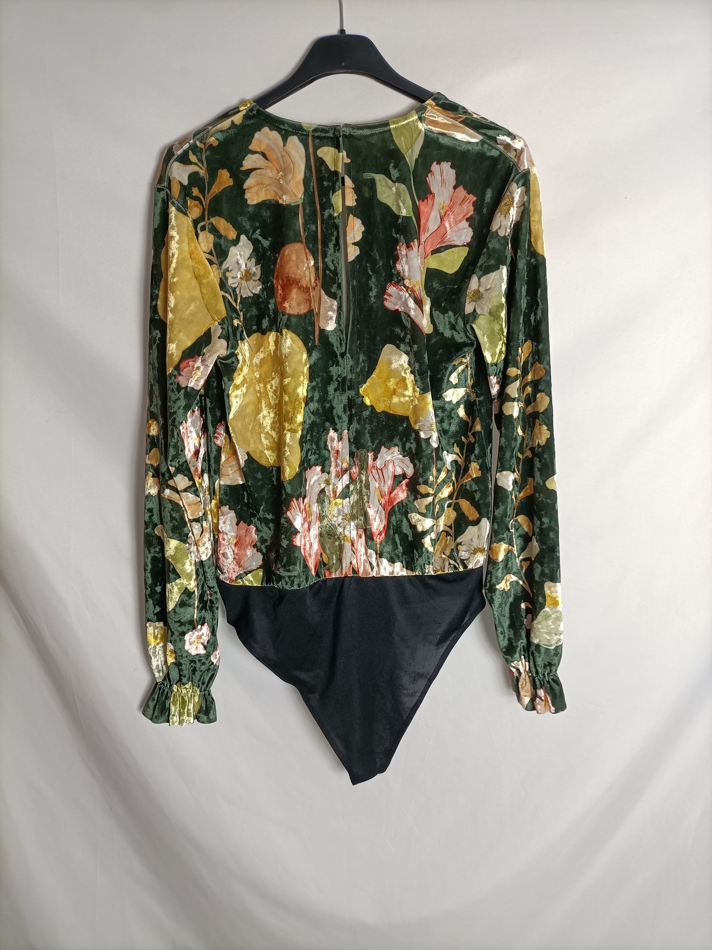 ZARA. Boby flores terciopelo T.m