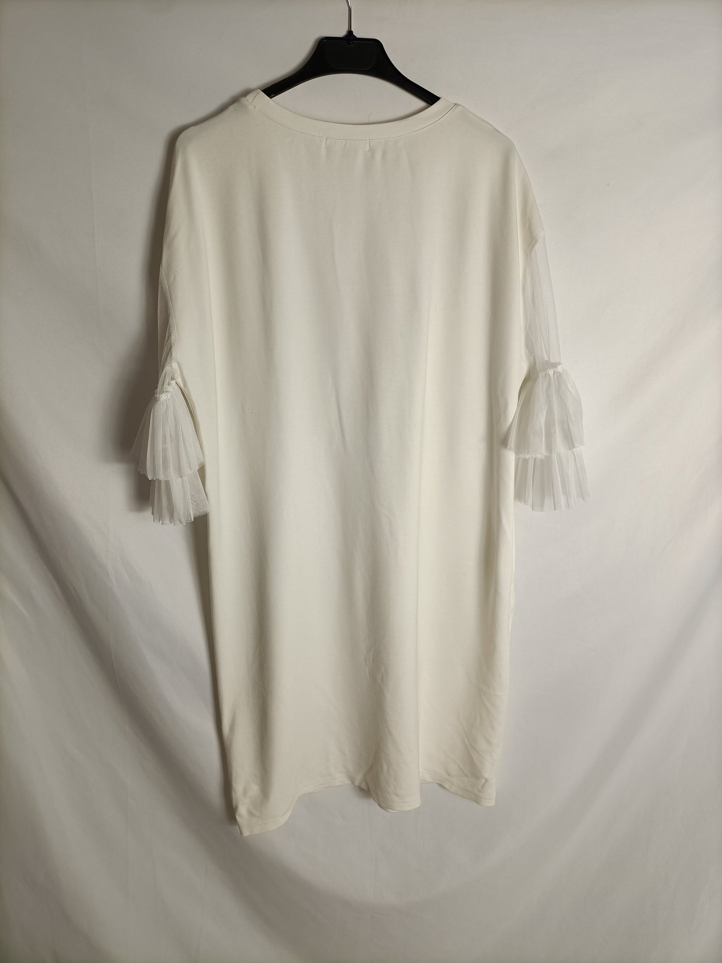 MD. White dress, Tl shoes