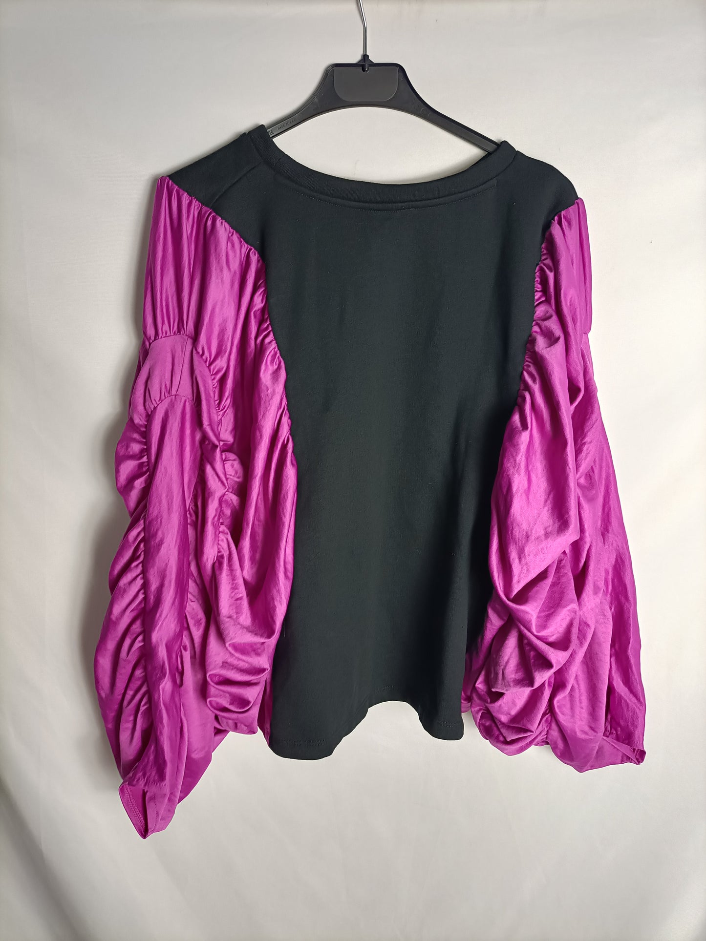 ZARA. Black T-shirt with sleeves