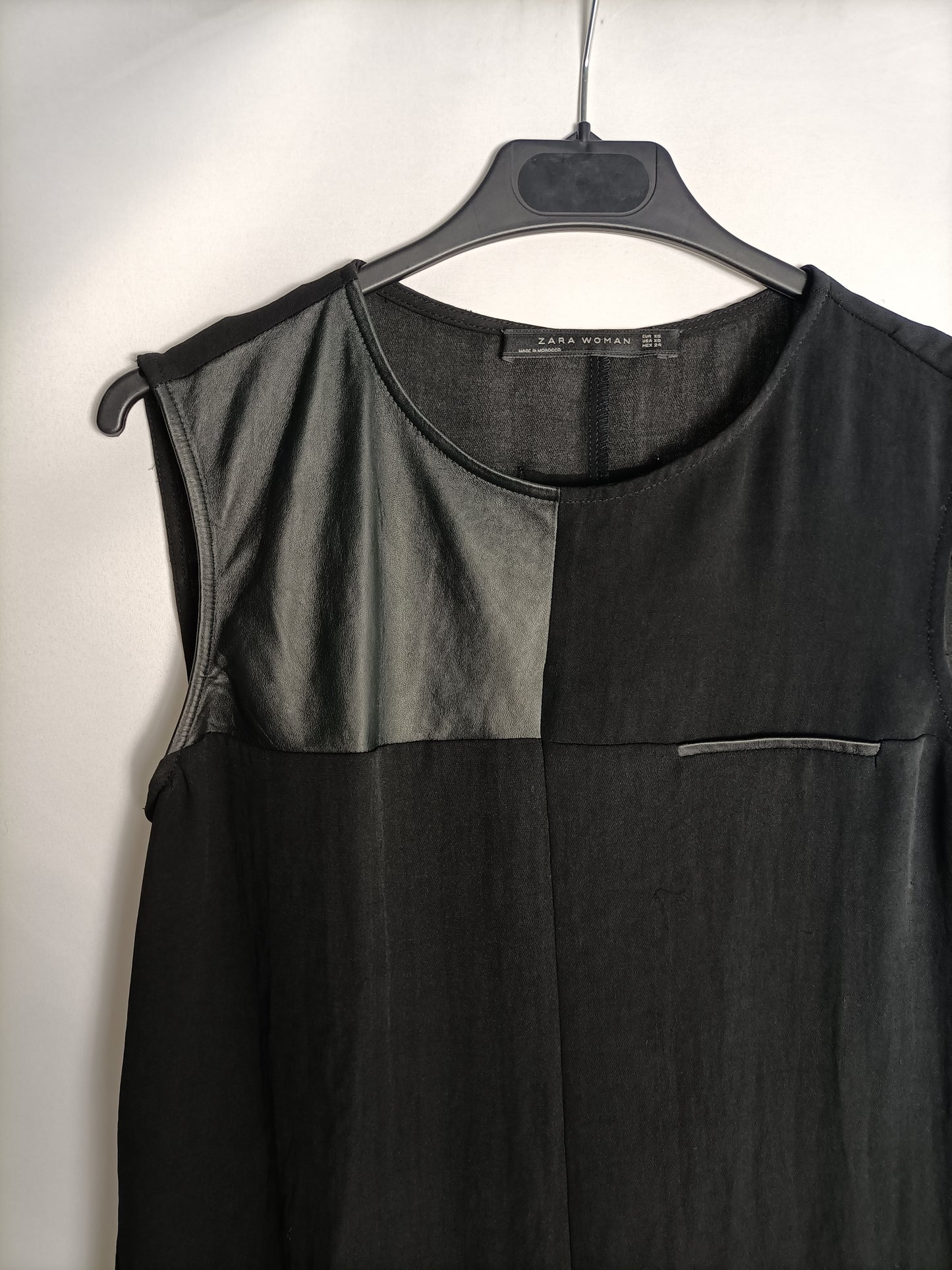 ZARA. Black double-textured top T.xs