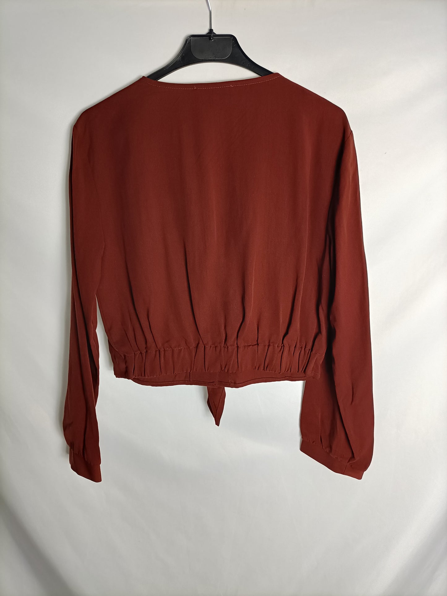 BERSHKA. Top marrón botones T.s