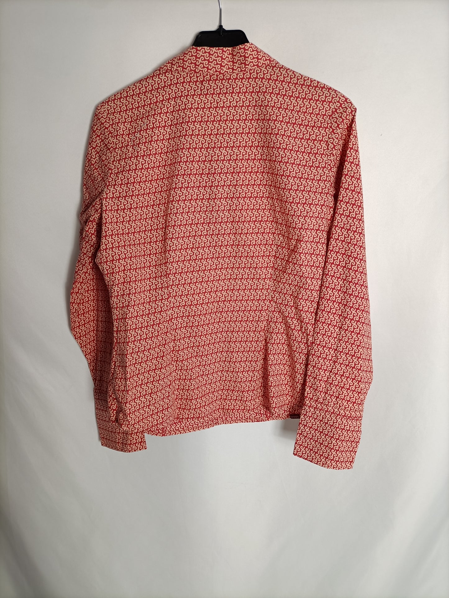 LAGA. camisa roja estampado T.s