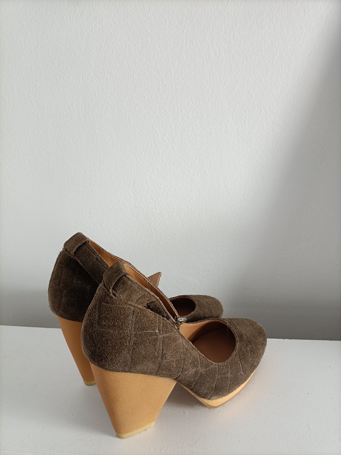 ADOLFO DOMINGUEZ. Zapatos piel marrón T.38 (tara)