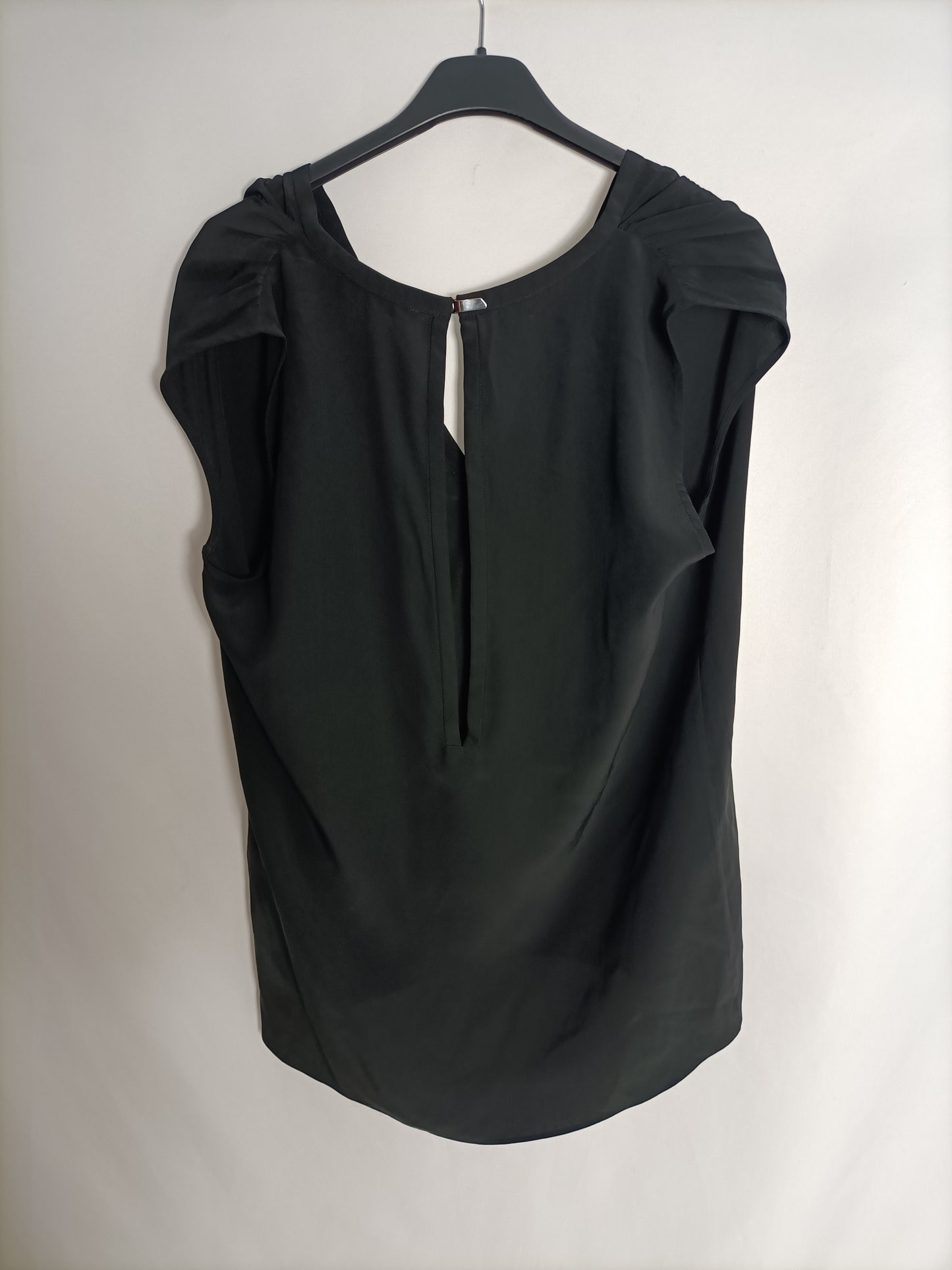 SANDRO. Blusa negra sin mangas seda T.1(s)