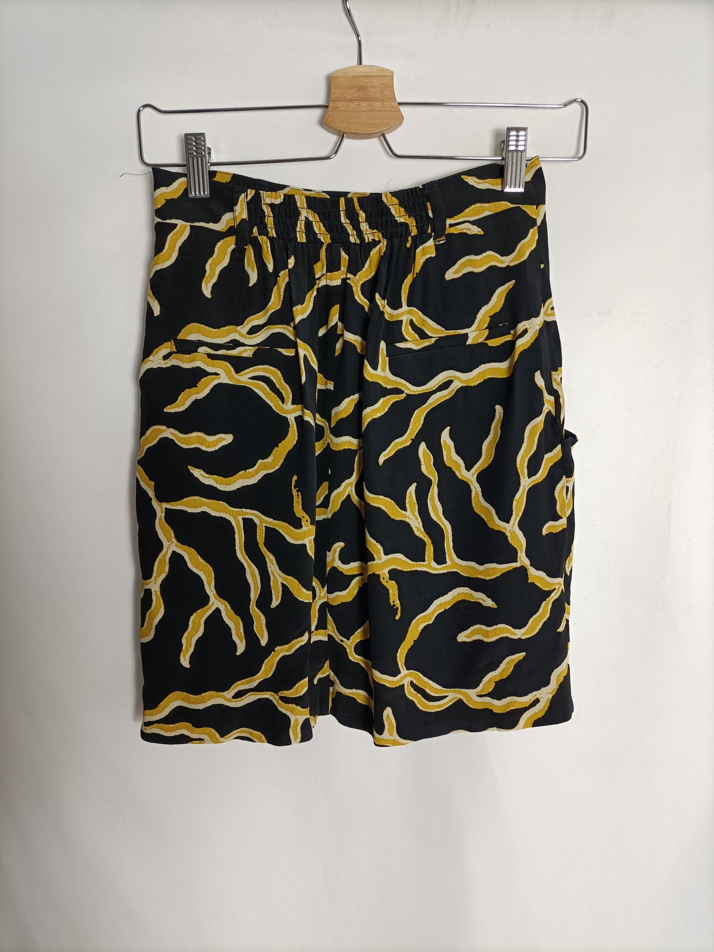 BA&SH. Falda fluida negra estampado amarillo T.0(xs)