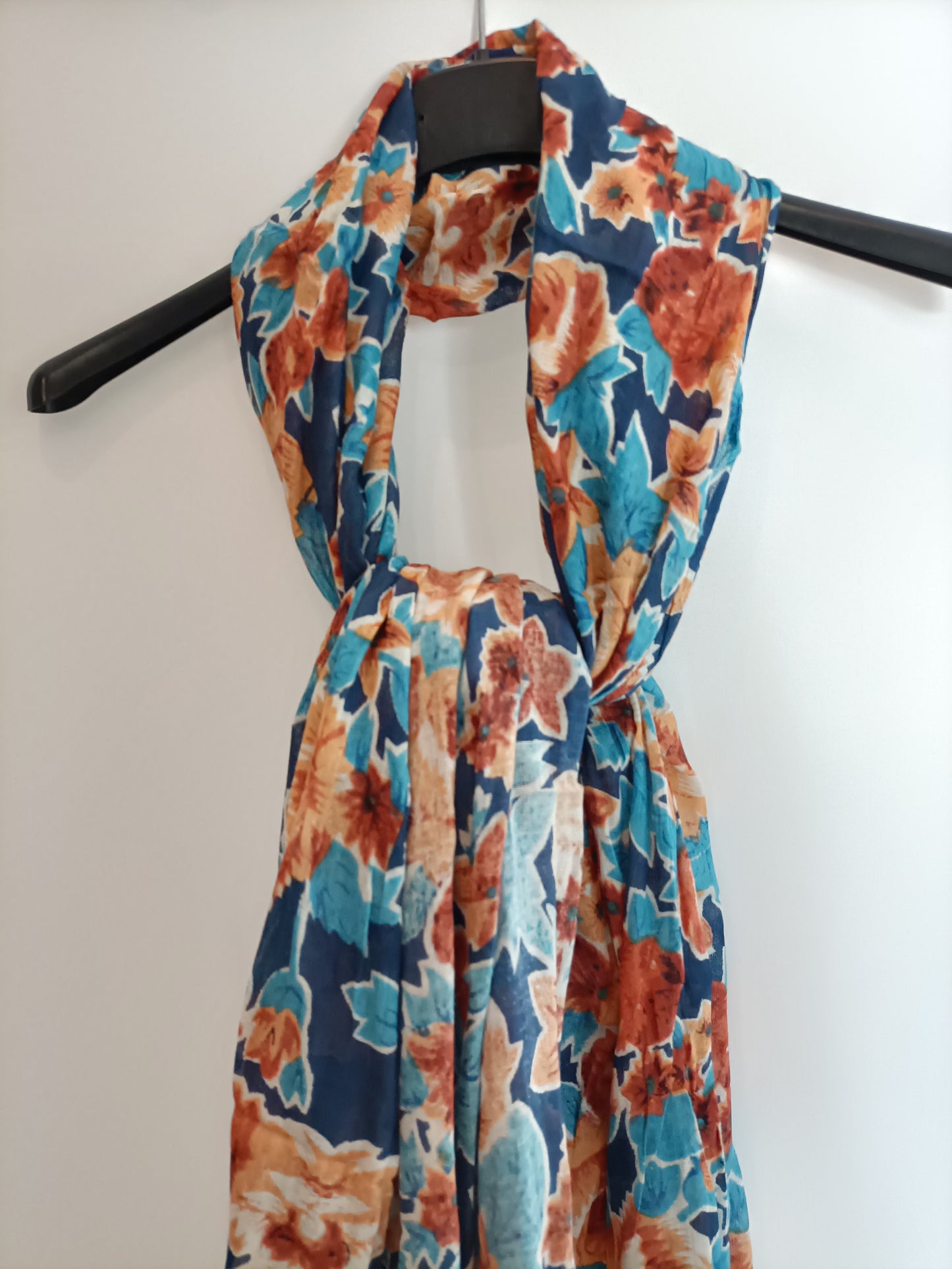 OTRAS. fular azul flores teja