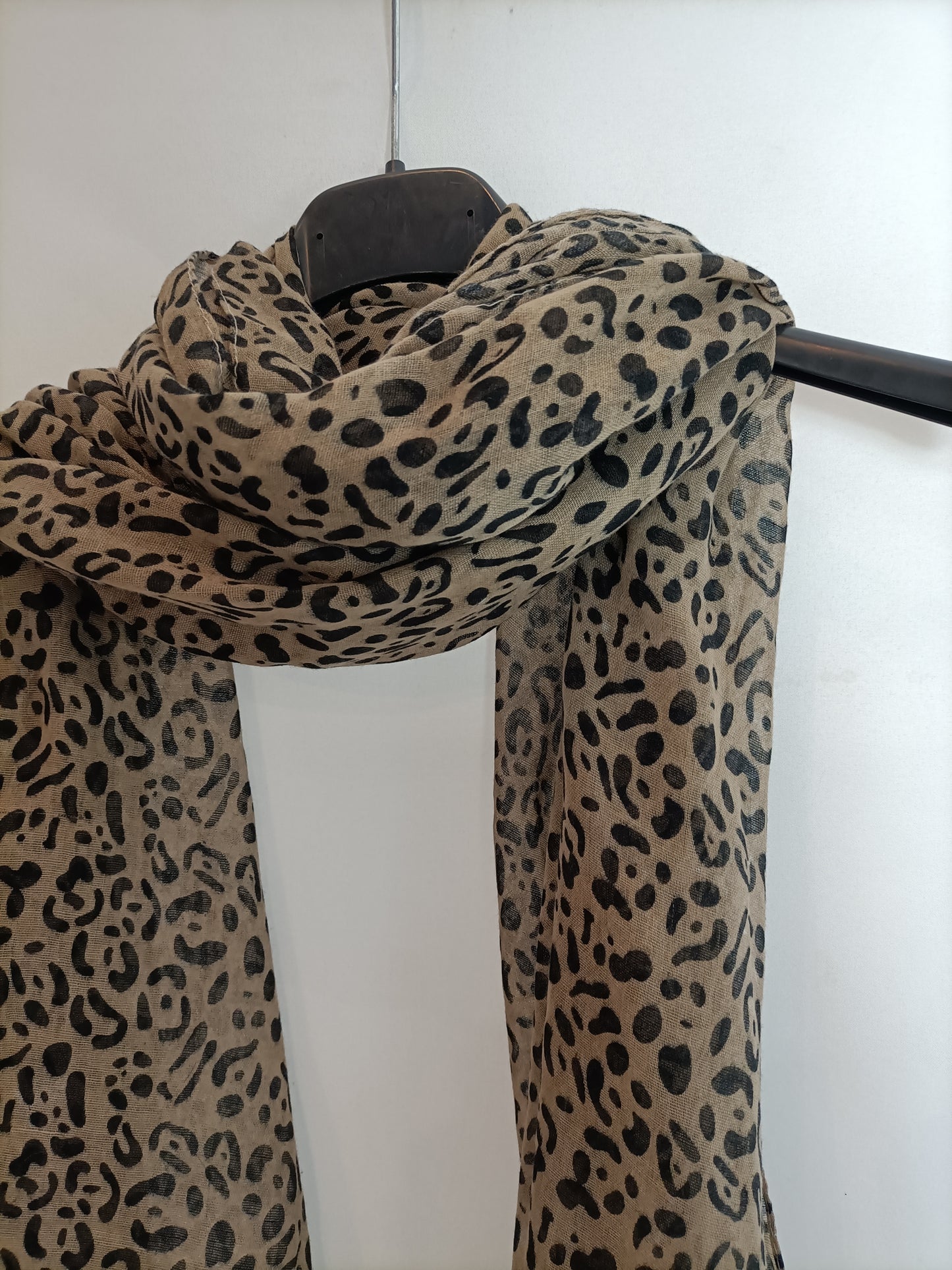 OTRAS. Fular animal print