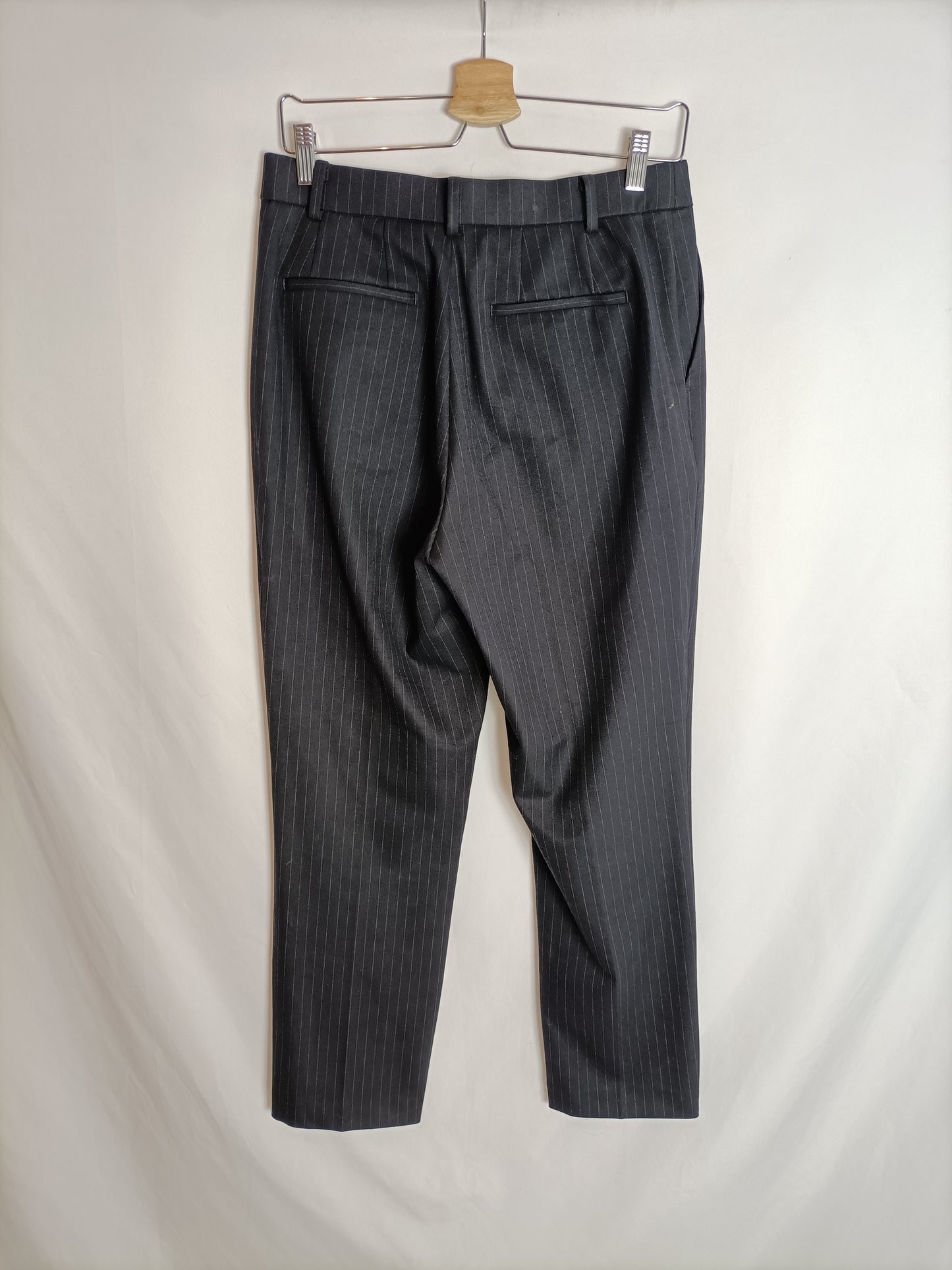 UNIQLO. Pantalón pinzas azul rayas T.m