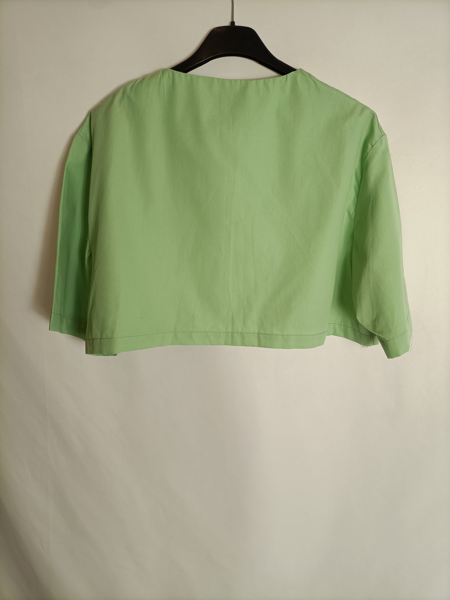 BENNU. croptop verde algodón T.s