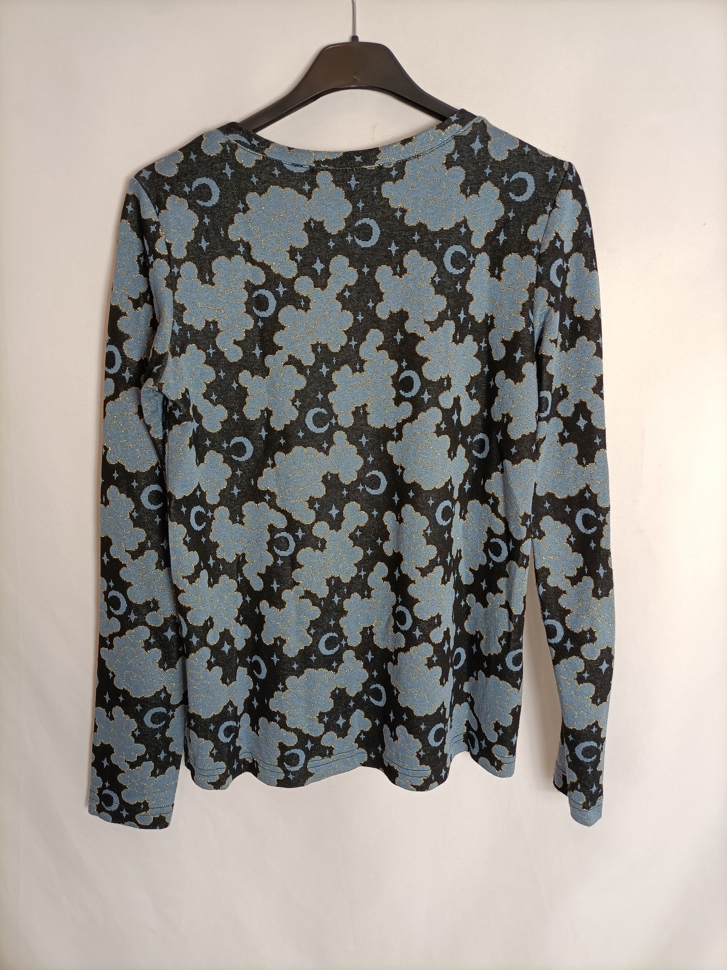 LUCE. Camiseta azul nubes T.s