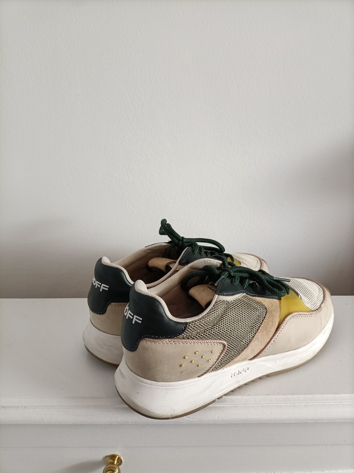 HOFF. Zapatillas tonos beige T.40