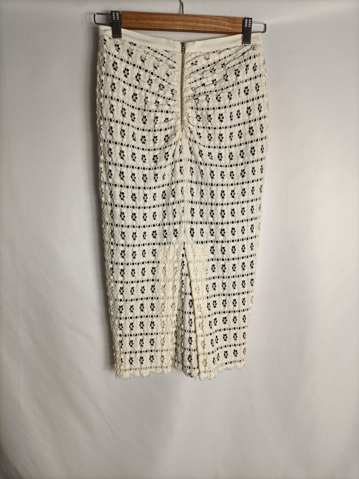 MASSCOB. Falda beige troquelada T.36