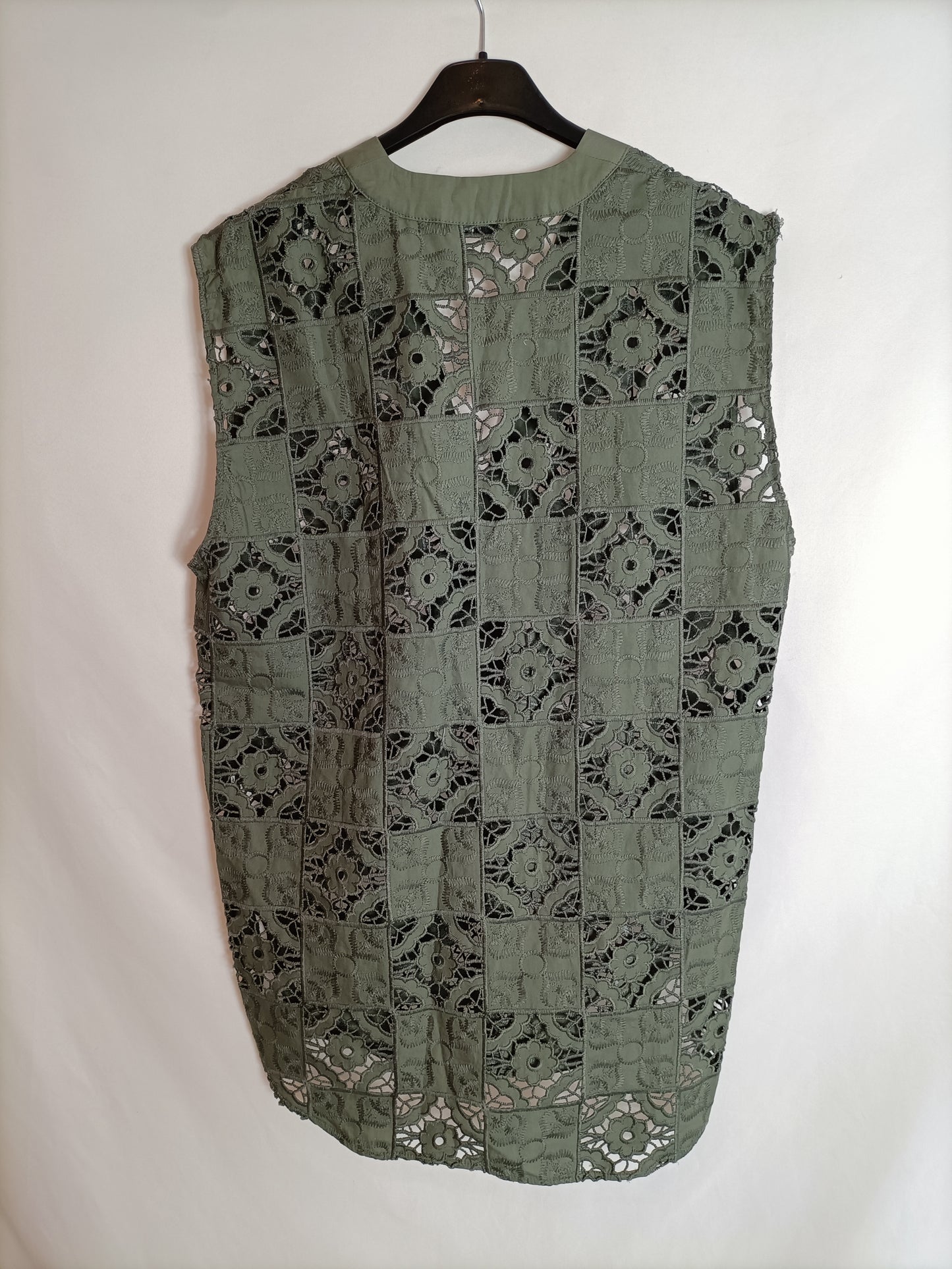 ZARA. Green lace Ts top