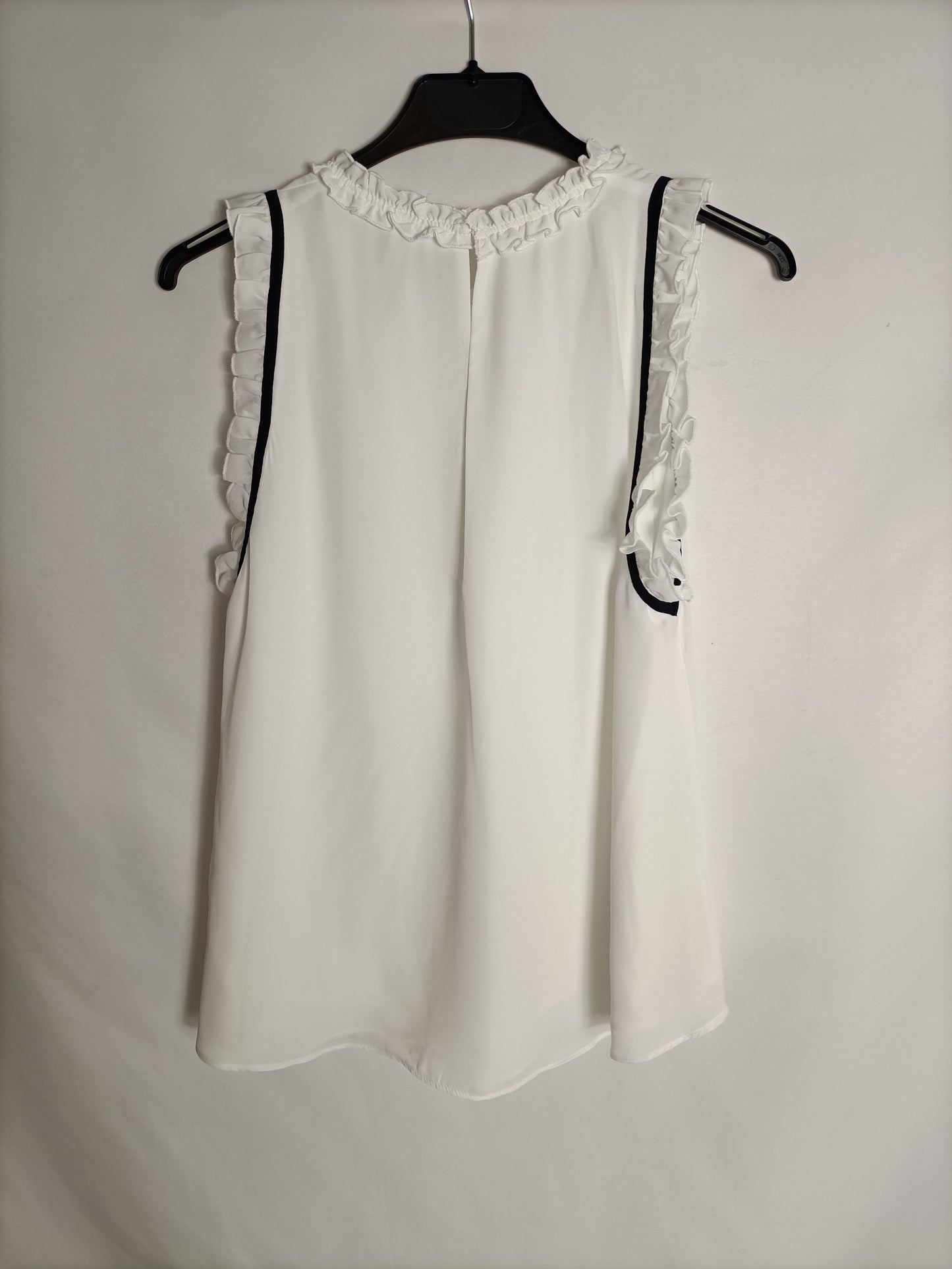 ZARA. White ruffled top Tm