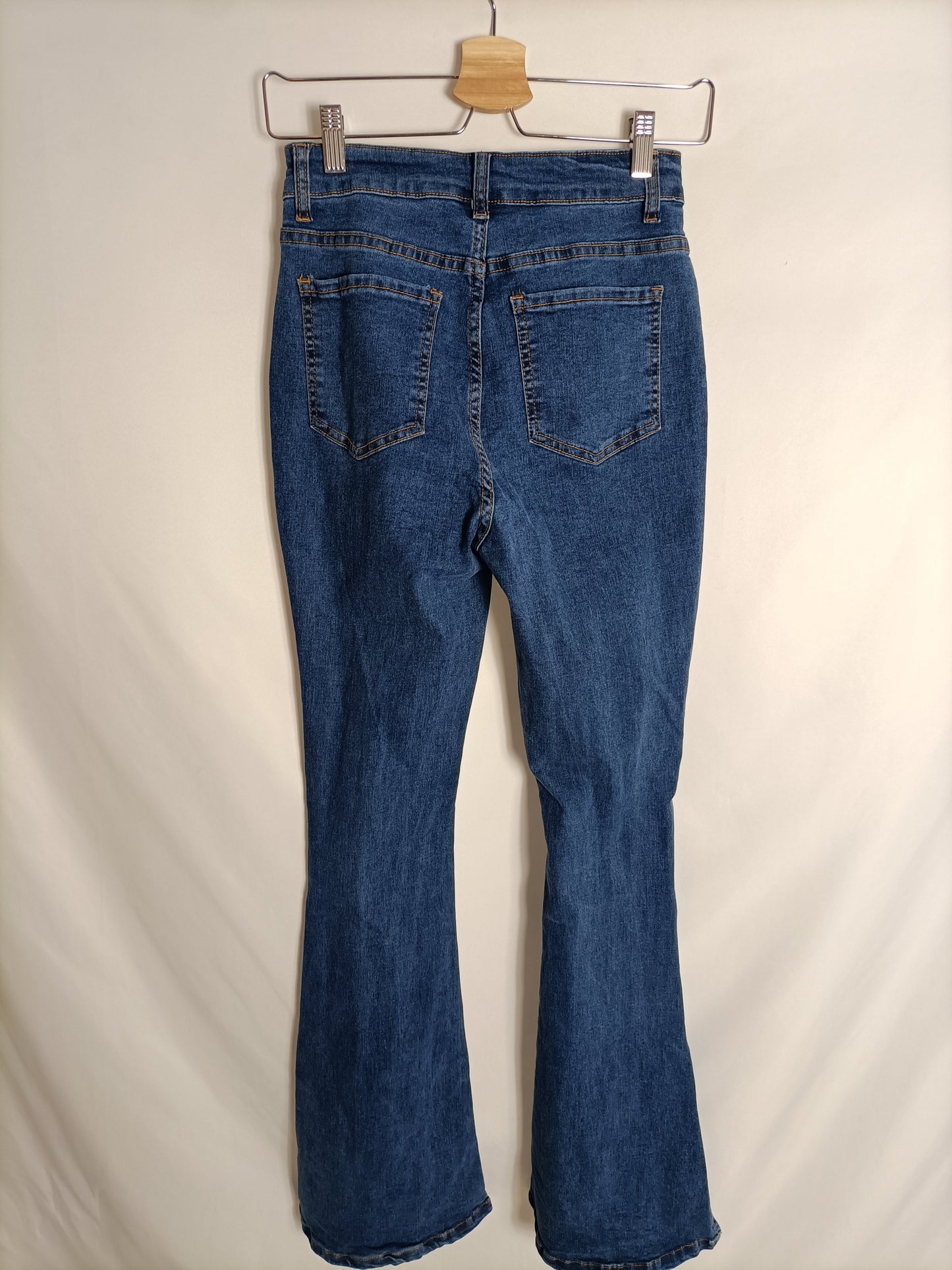 SHEIN. Pantalón denim campana T.s