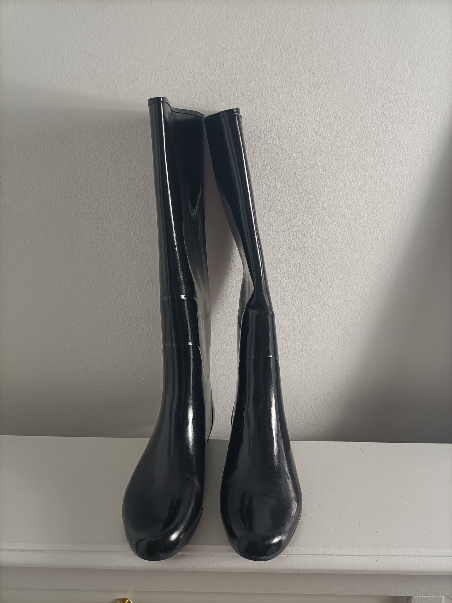 GIOSEPPO. Black rain boots, size 38