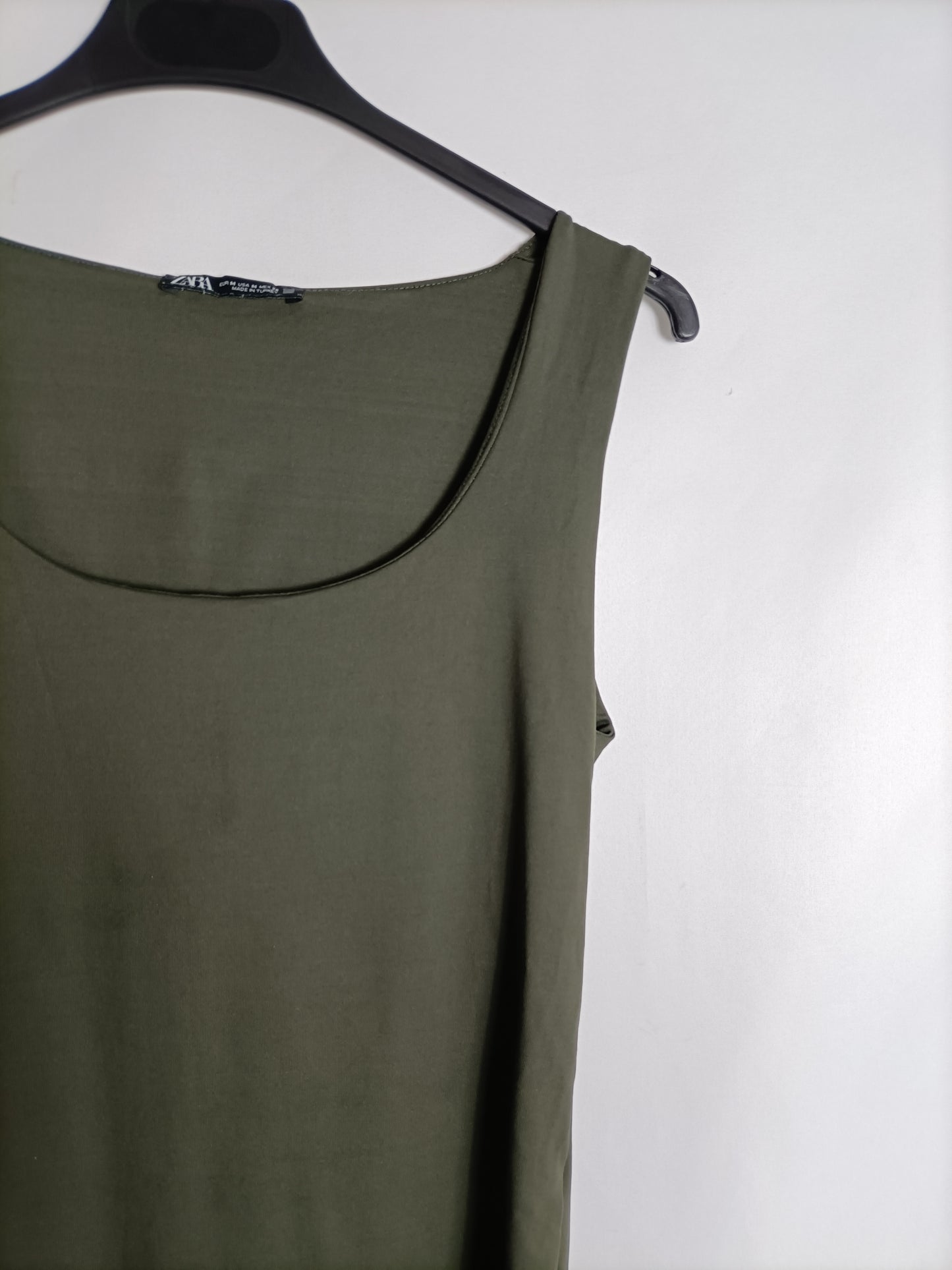 ZARA. Top verde de licra T.m