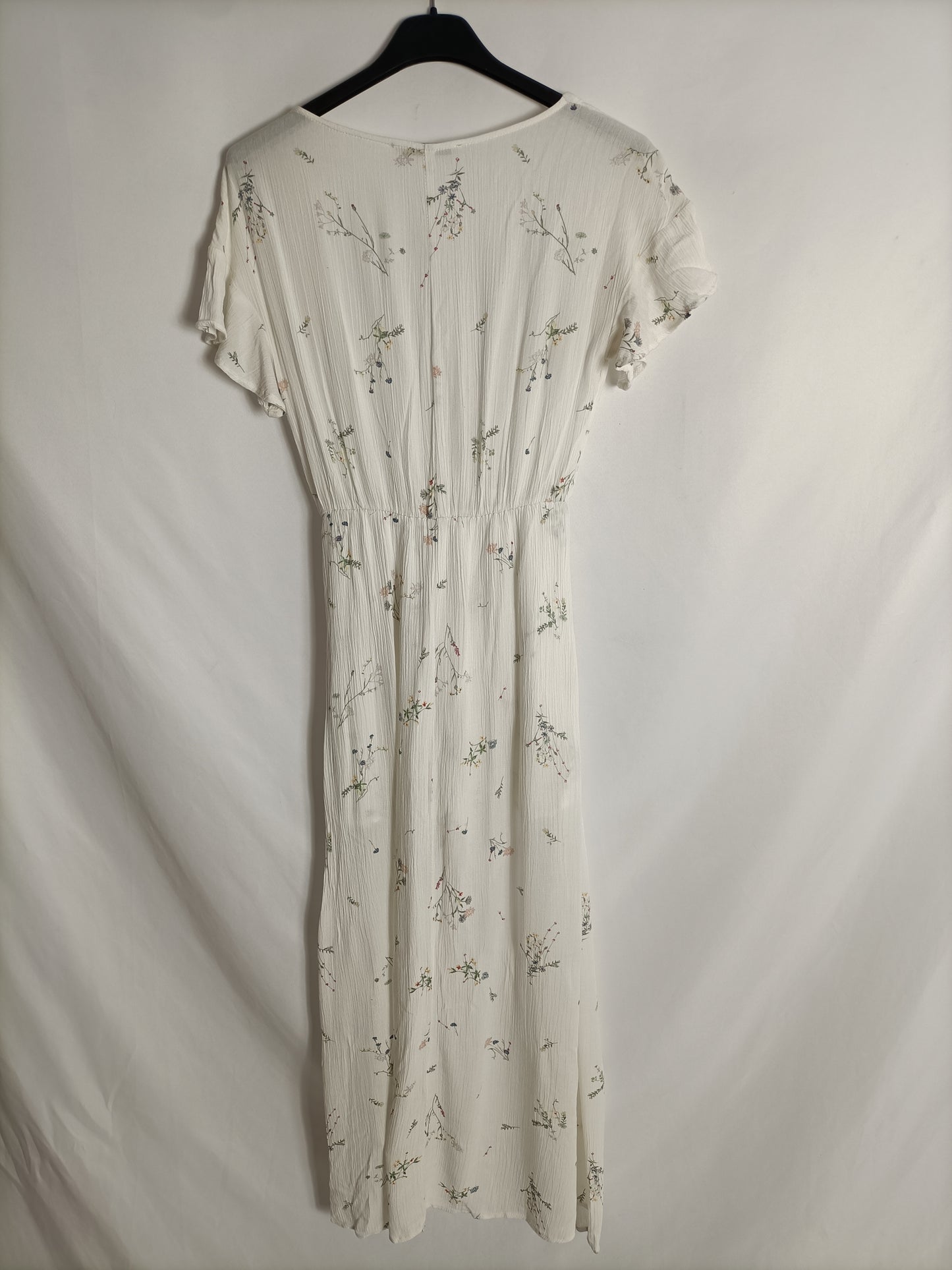 PULL&BEAR. White jumpsuit flowers Ts