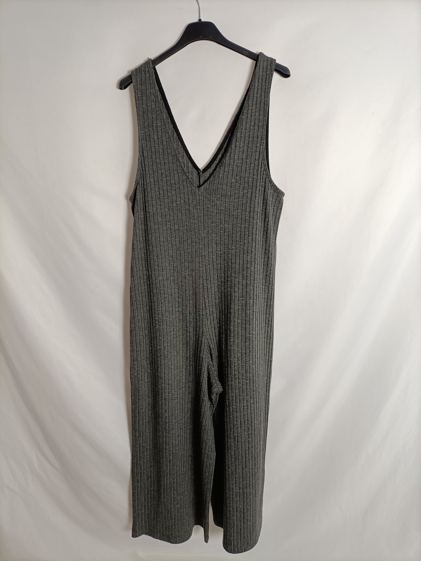 PULL&BEAR. Ts gray culotte jumpsuit