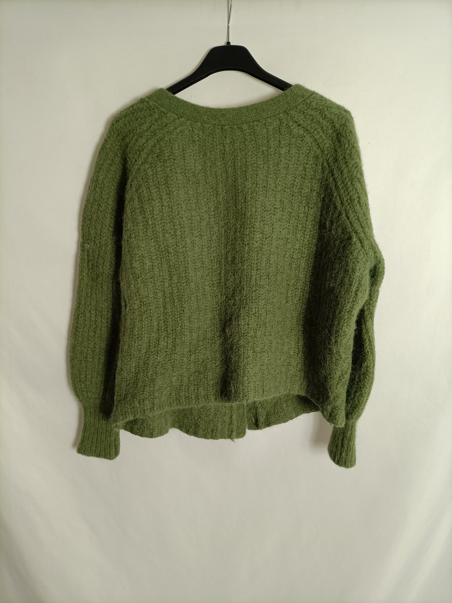 SEZANE. Jersey verde abotonado T.m