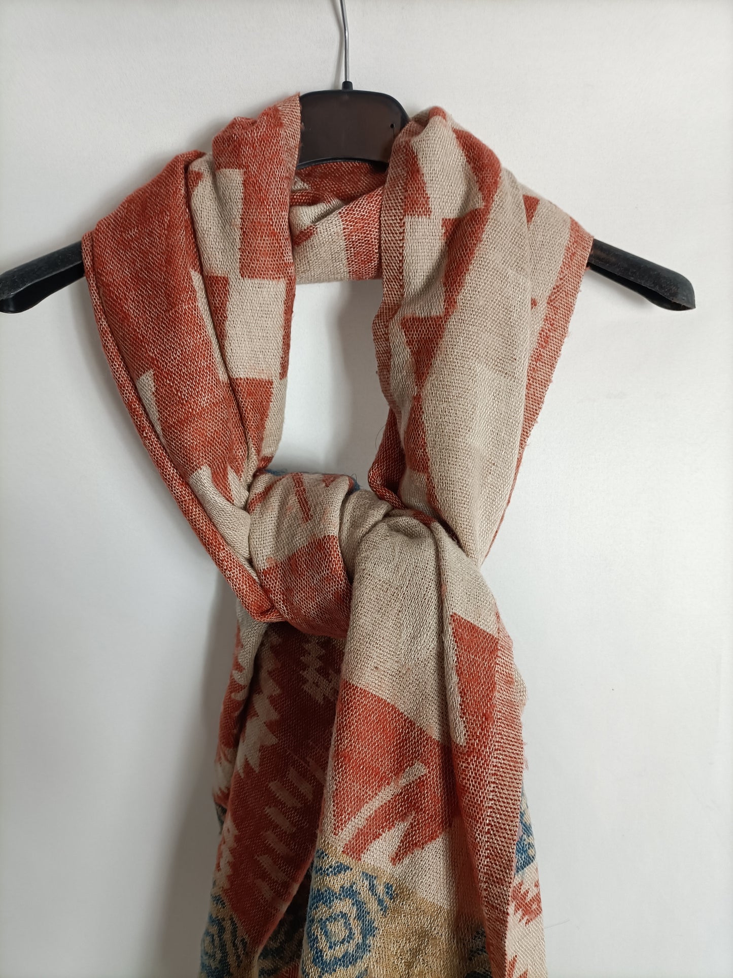 NATURA. Ethnic scarf in rust tones