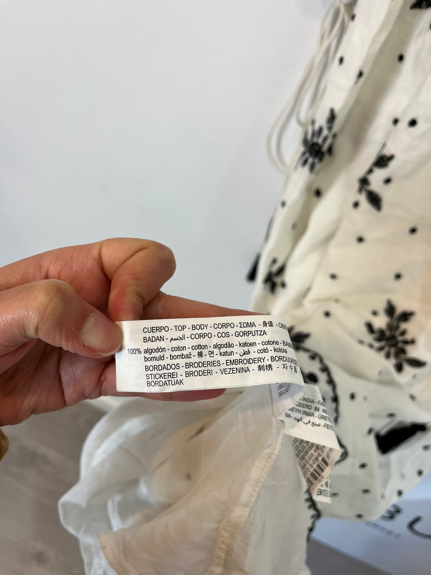 ZARA. Vestido blanco detalles bordados. T XS