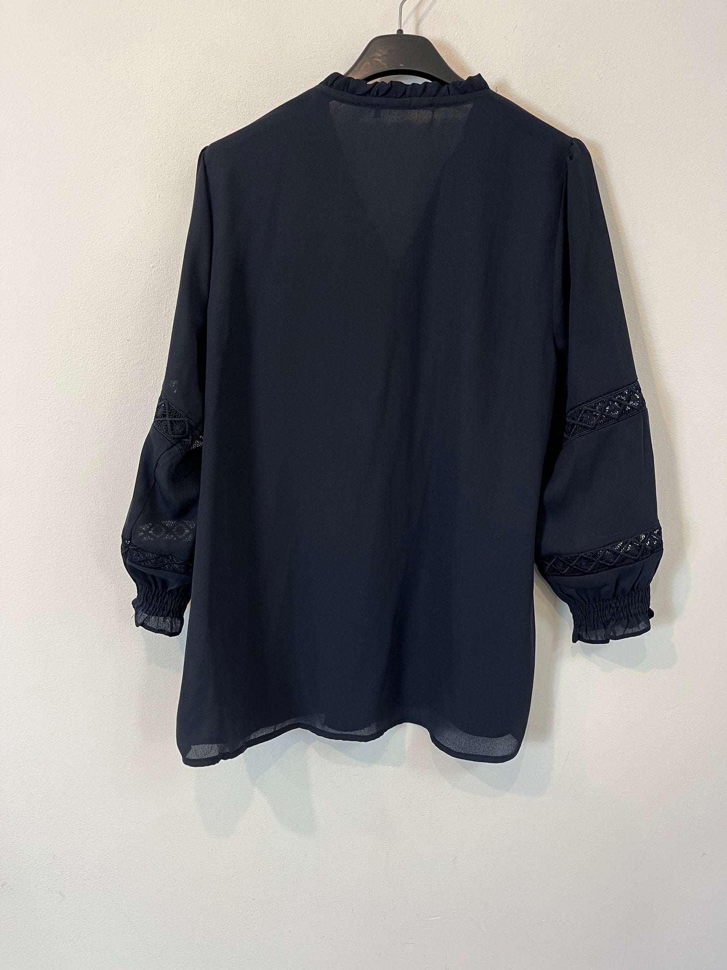 OTRAS. Blusa azul detalle mangas. T S