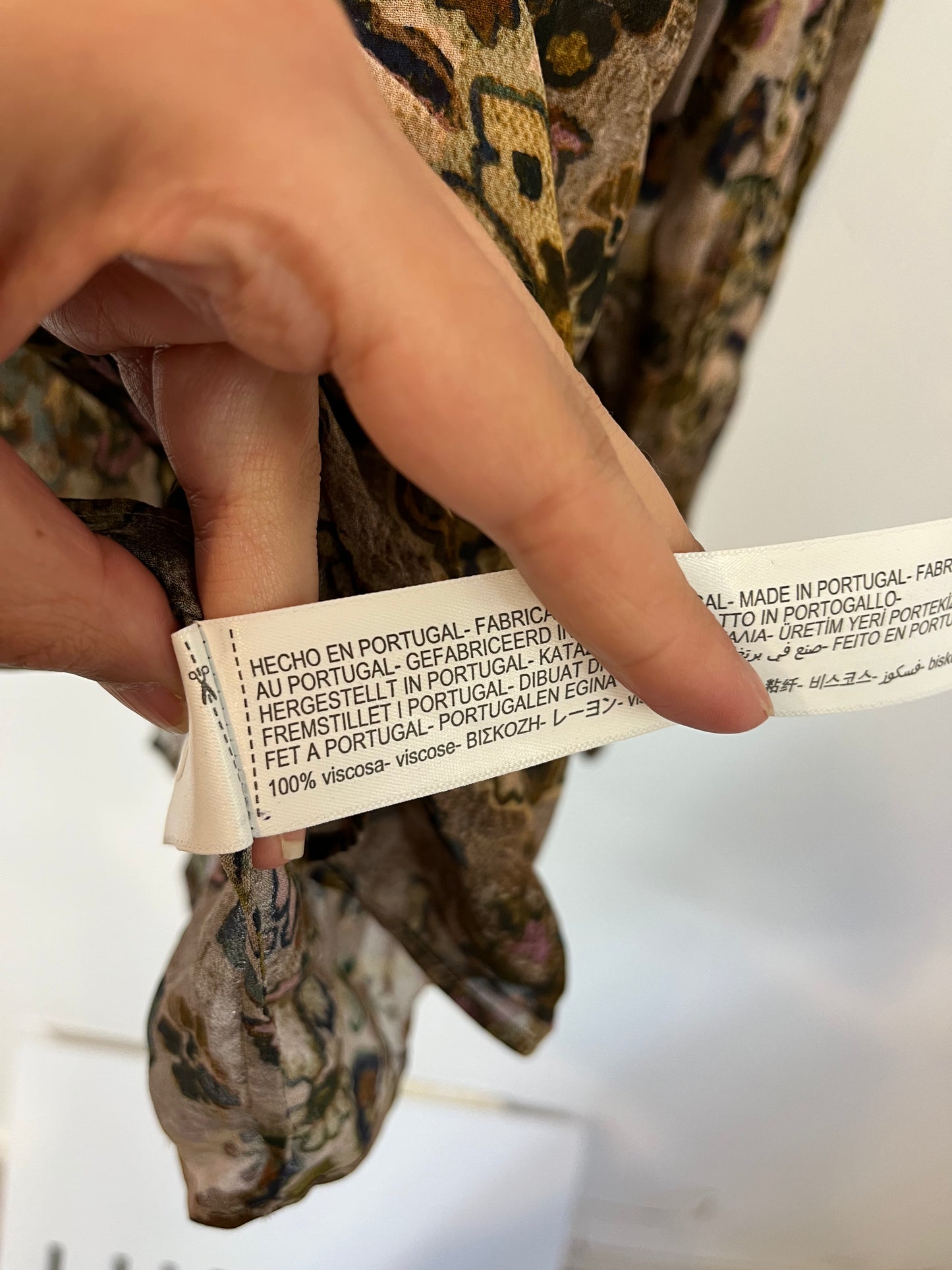 MASSIMO DUTTI. Flowy printed blouse. T.S.