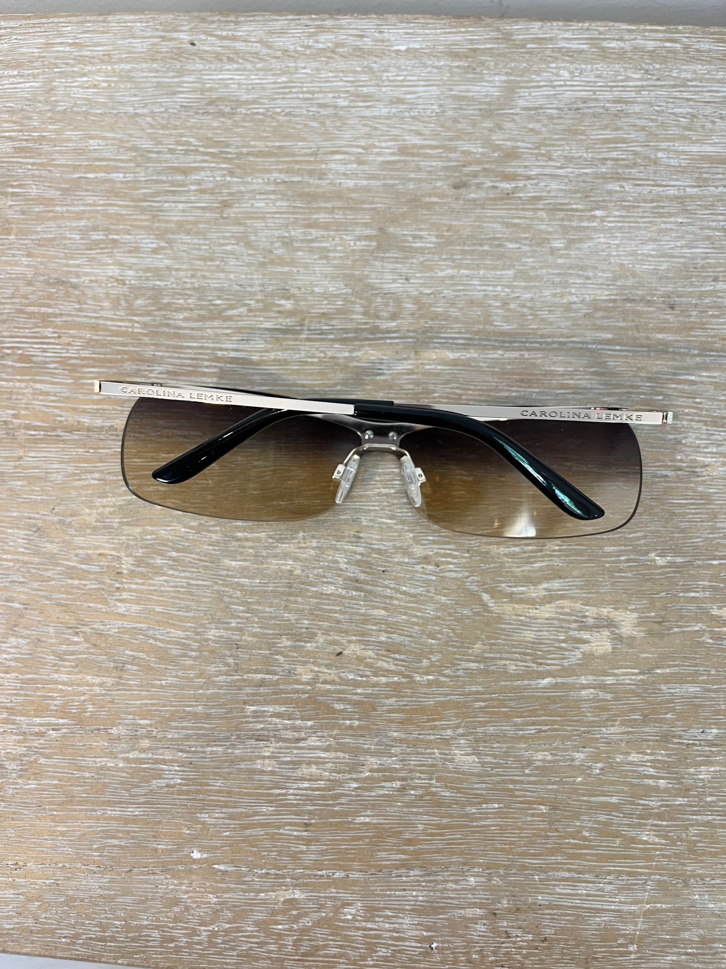 CAROLINA LEMKE. Gafas de sol rectangulares