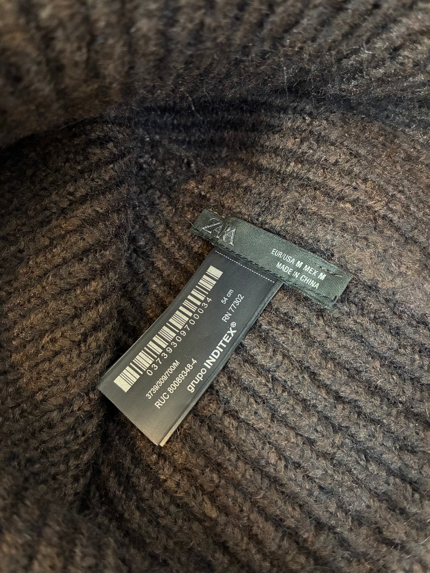 ZARA. Gorro marrón pelo