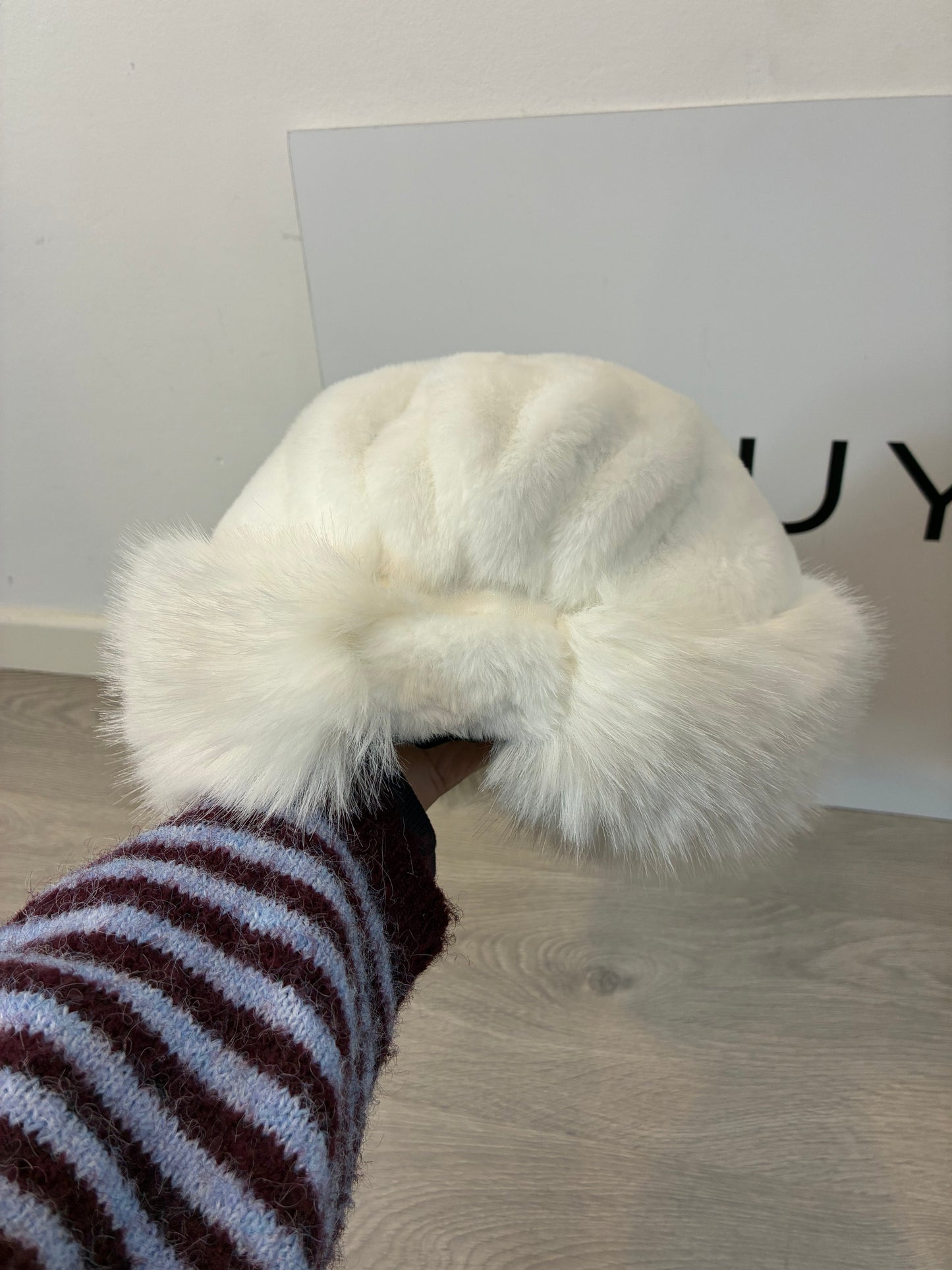 OTRAS. Gorro blanco pelo