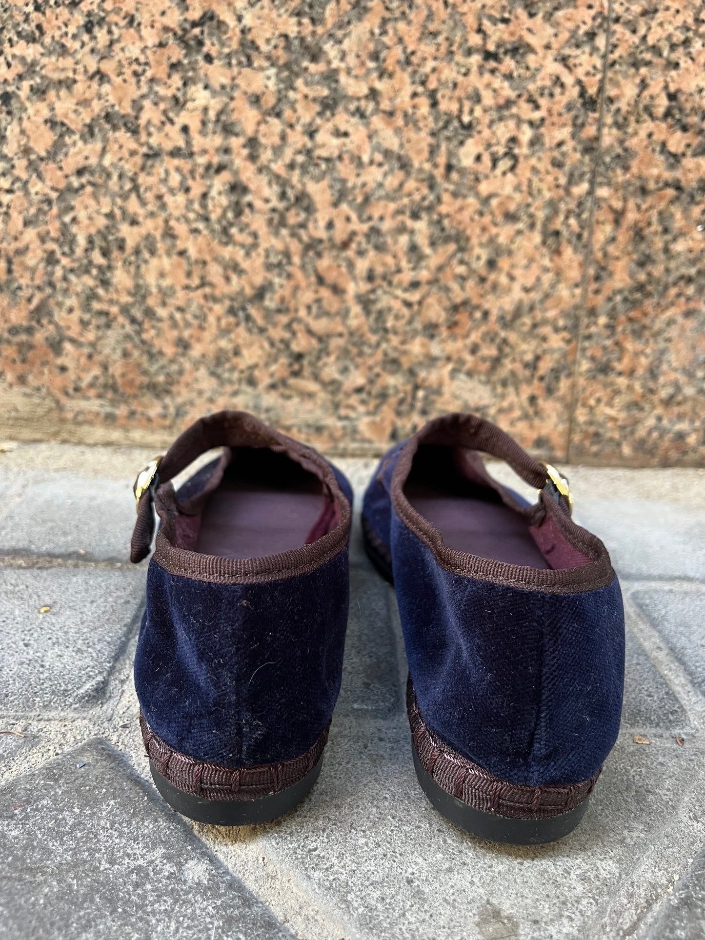 FLABELUS. Velvet blue Mary Janes. T 38