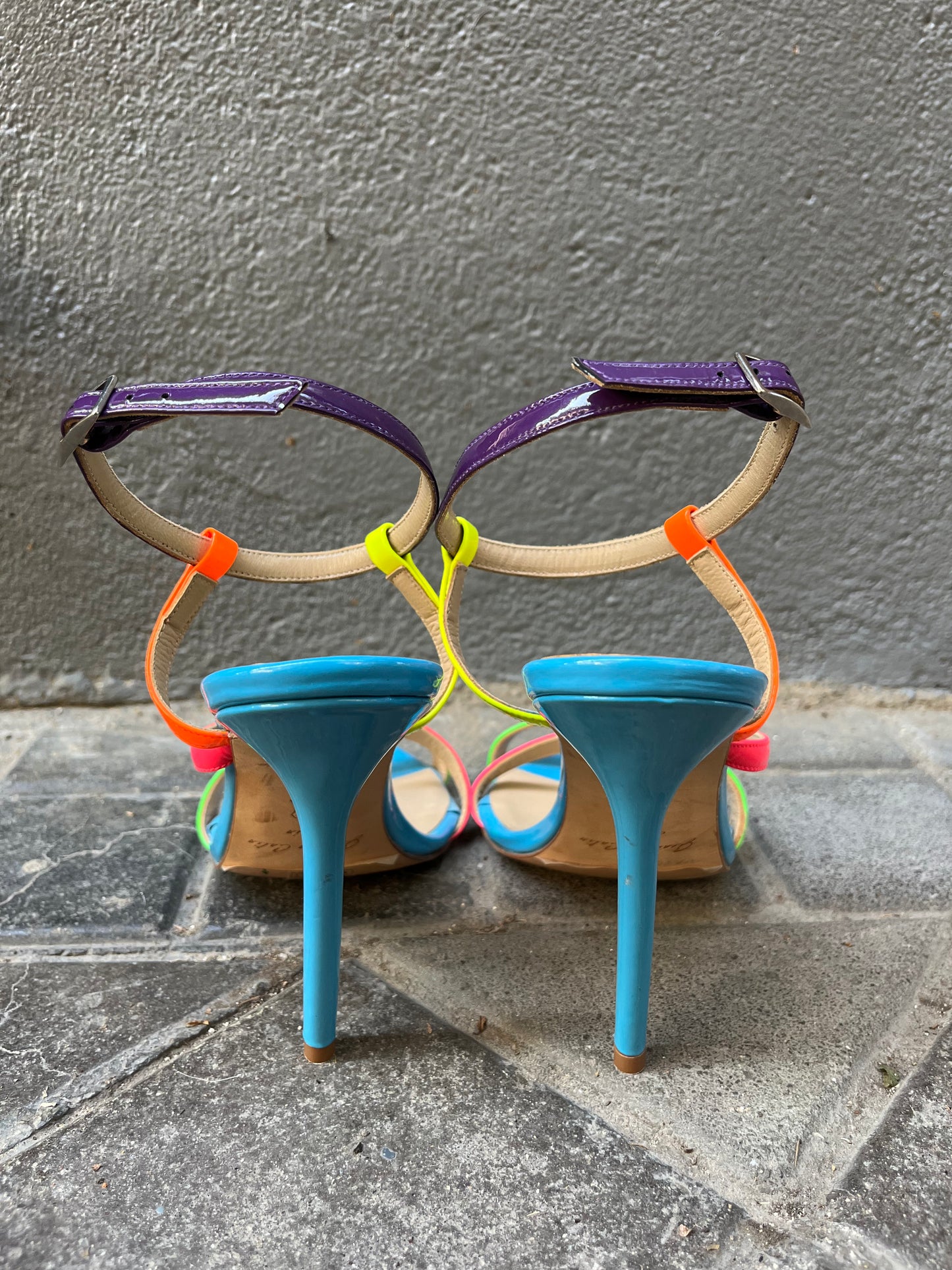 GEANINACALIN. Sandalias tiras colores. T 40