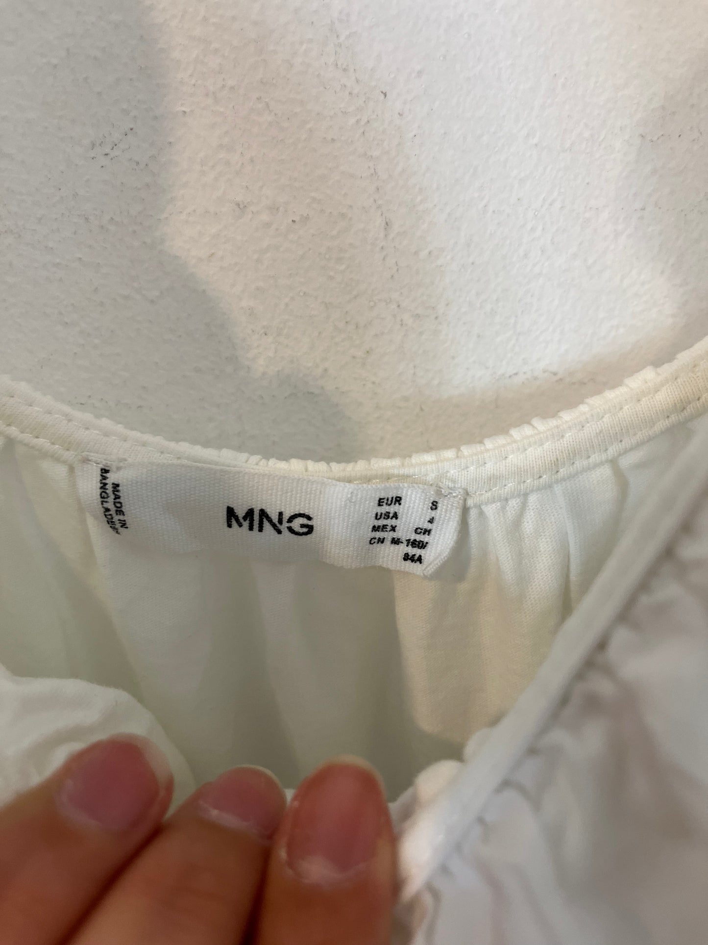 MANGO. Vestido blanco detalle volante T.s