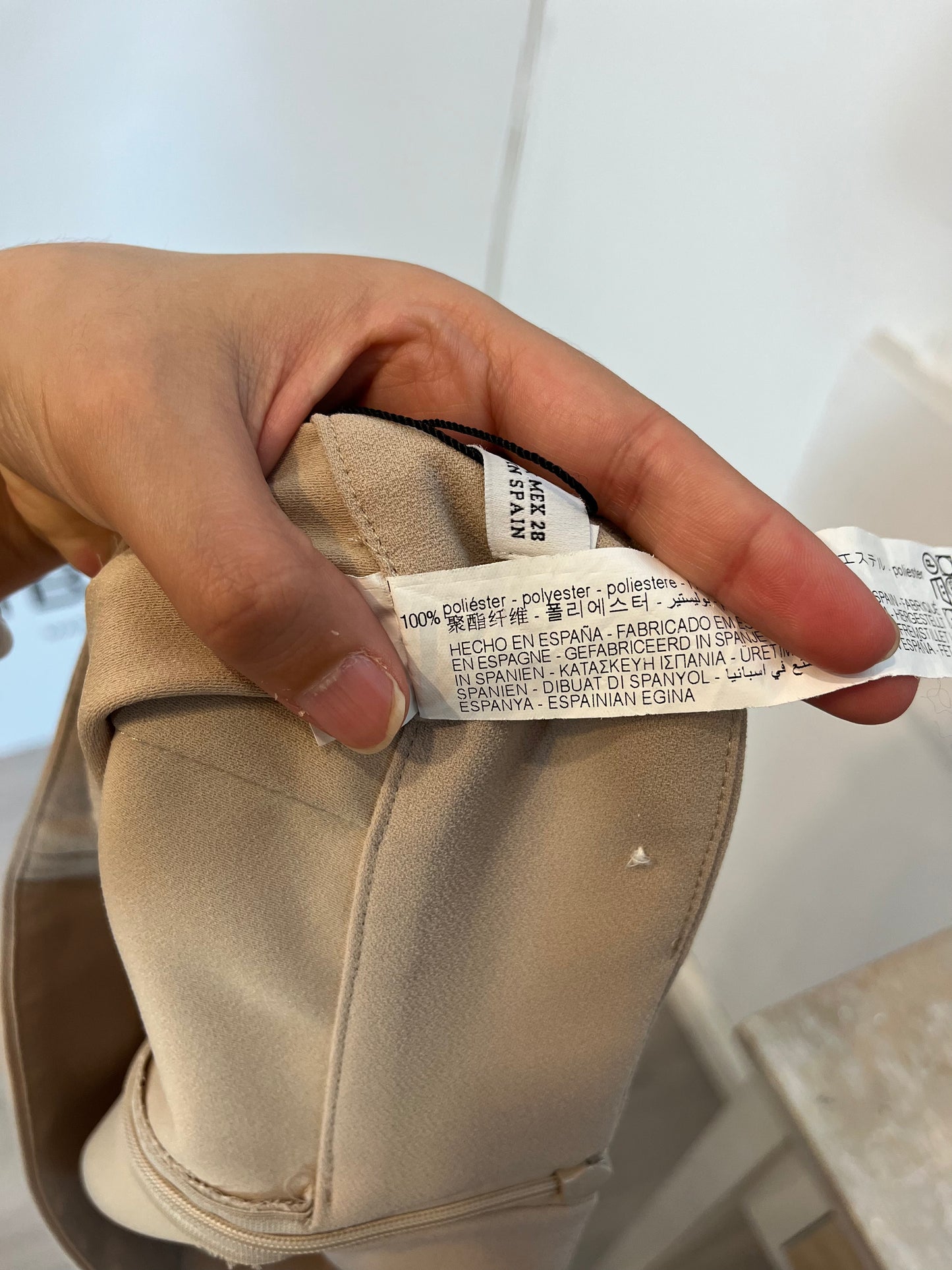 ZARA. Pantalón beige pinzas. T M