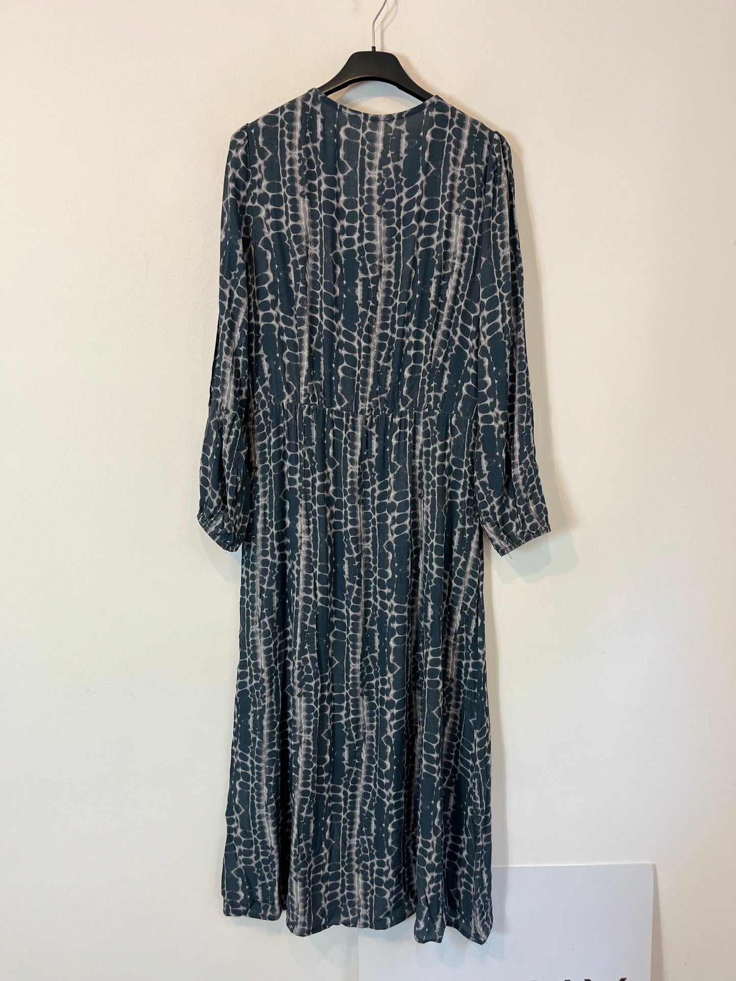 MONISQUI. Vestido largo estampado azules. T M