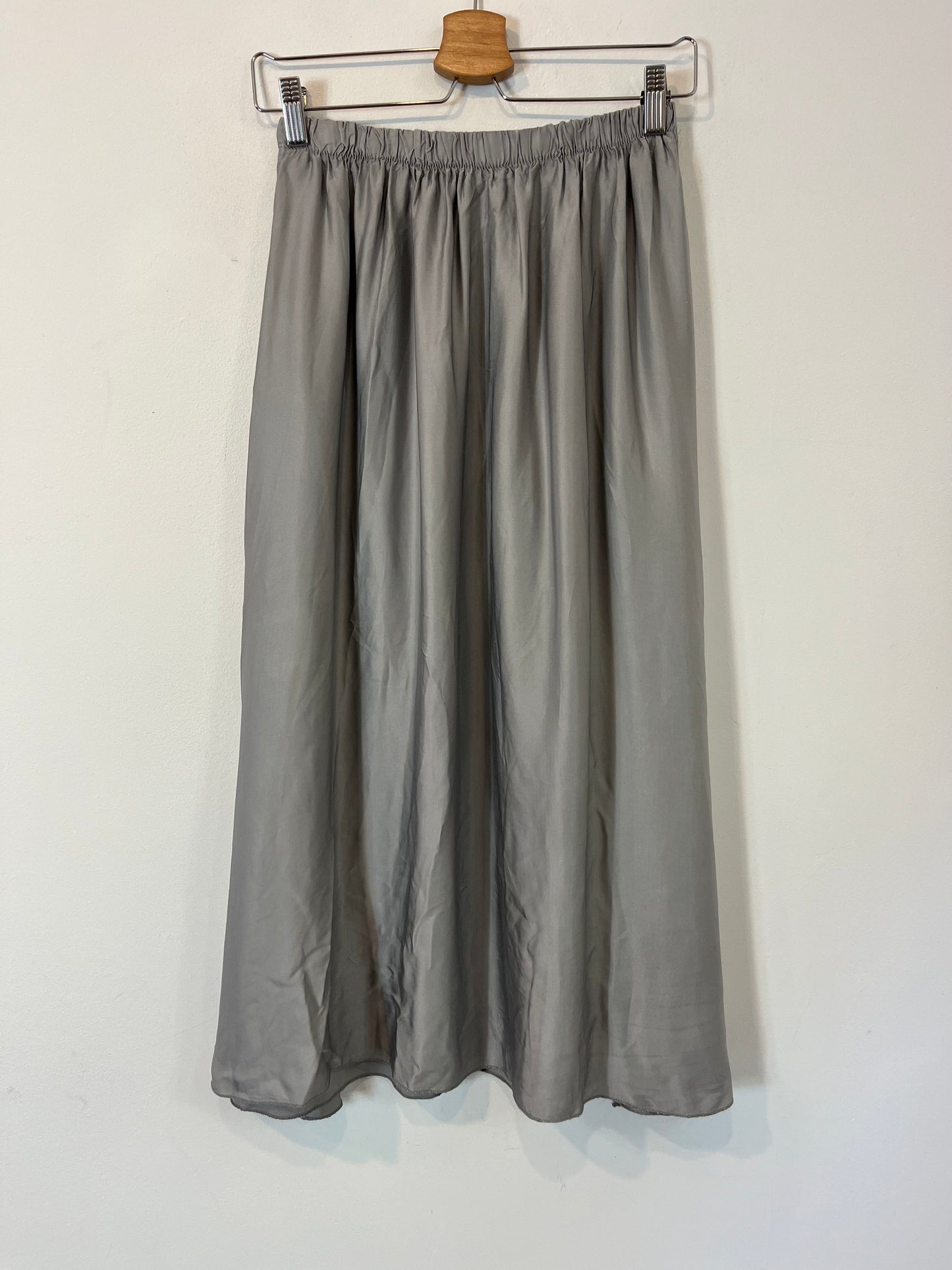 O´LIVIA. Falda midi fluida bolsillos. T S