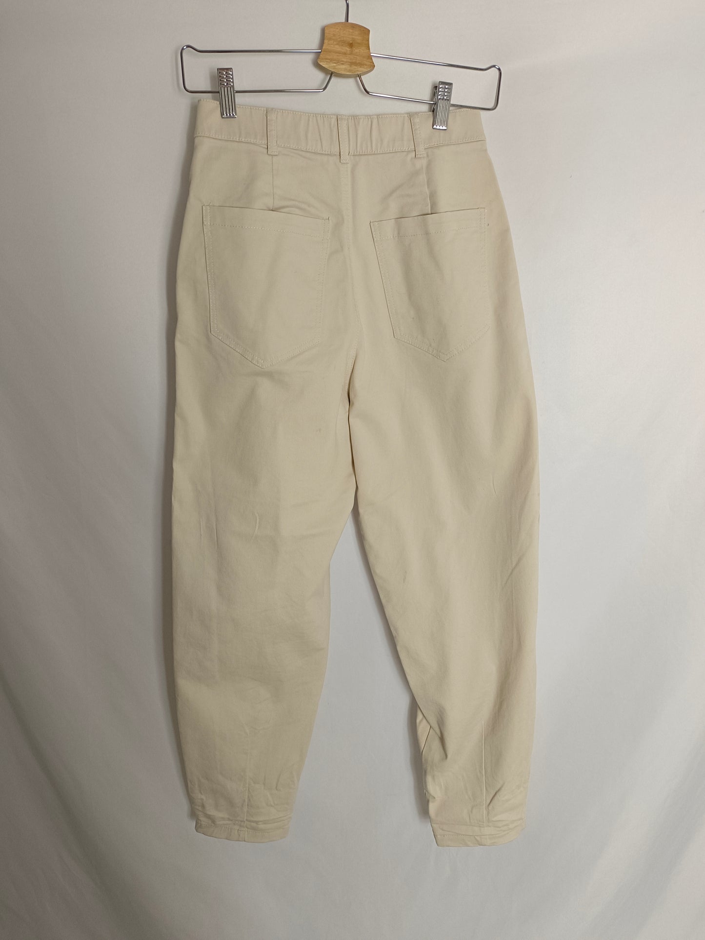 ZARA. Beige pleated trousers T.xs