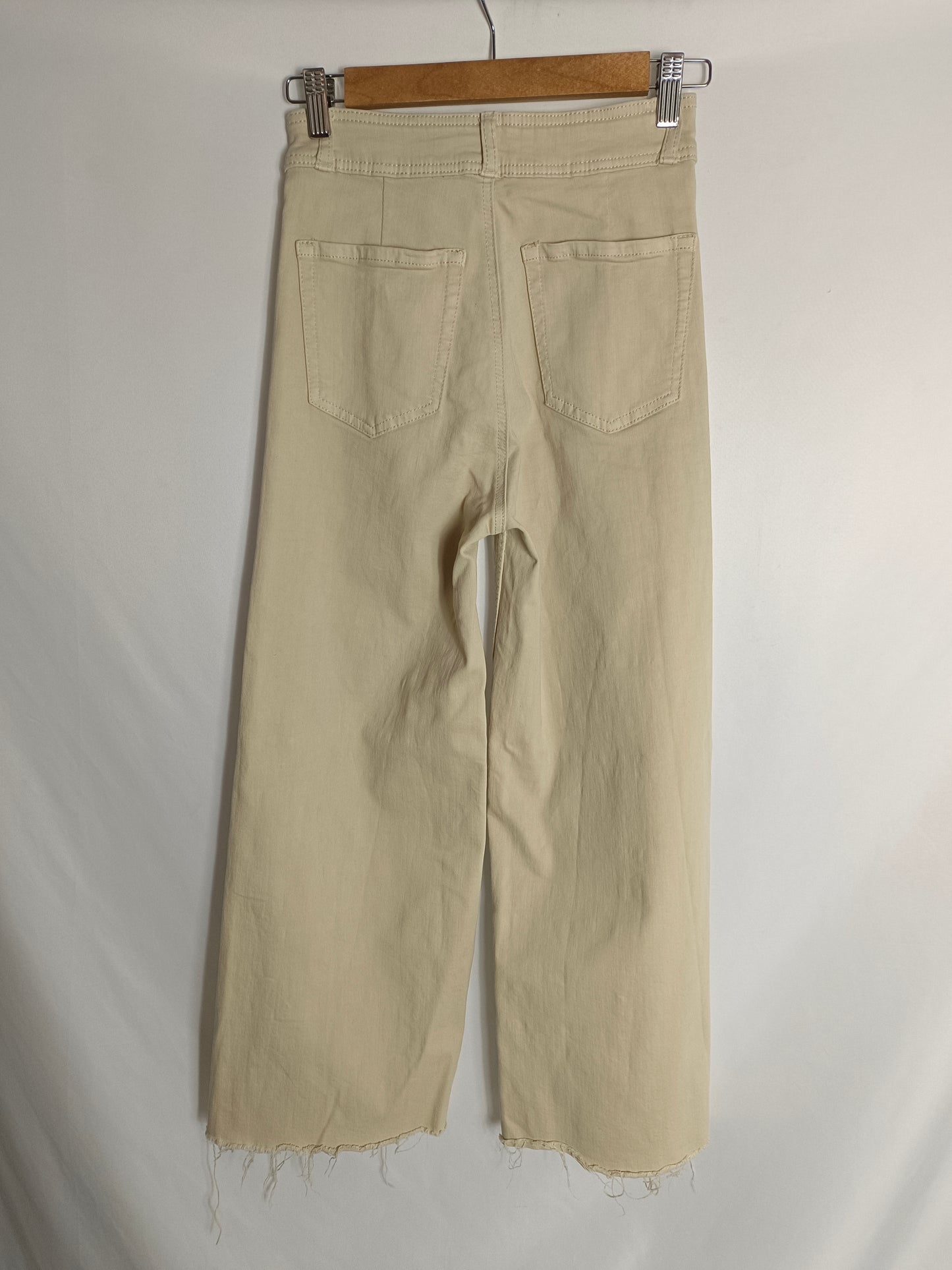 MANGO. Pantalón beige culotte T.s