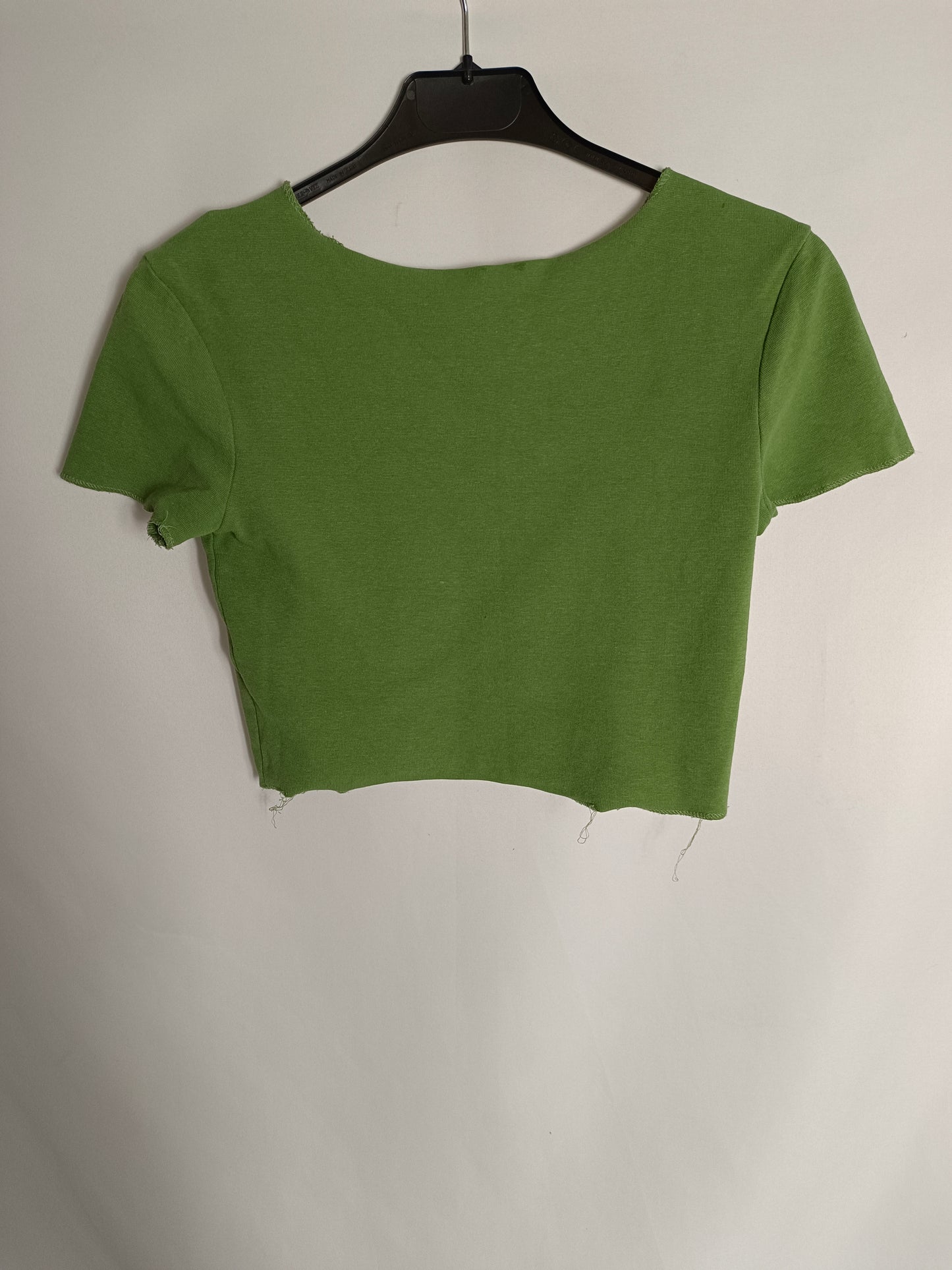 ZARA. Camiseta cropt verde T.s