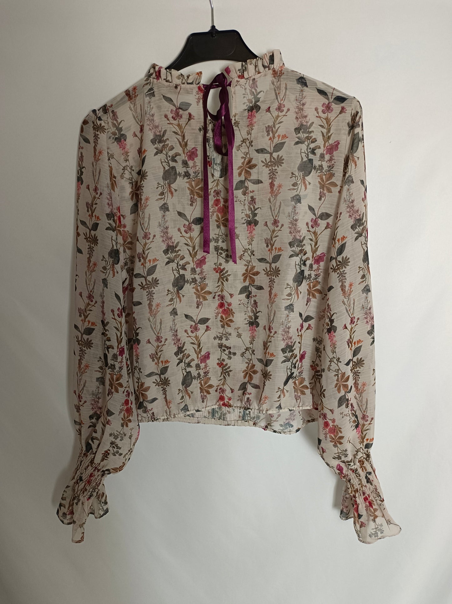 ZARA. Blusa beige flores T.l