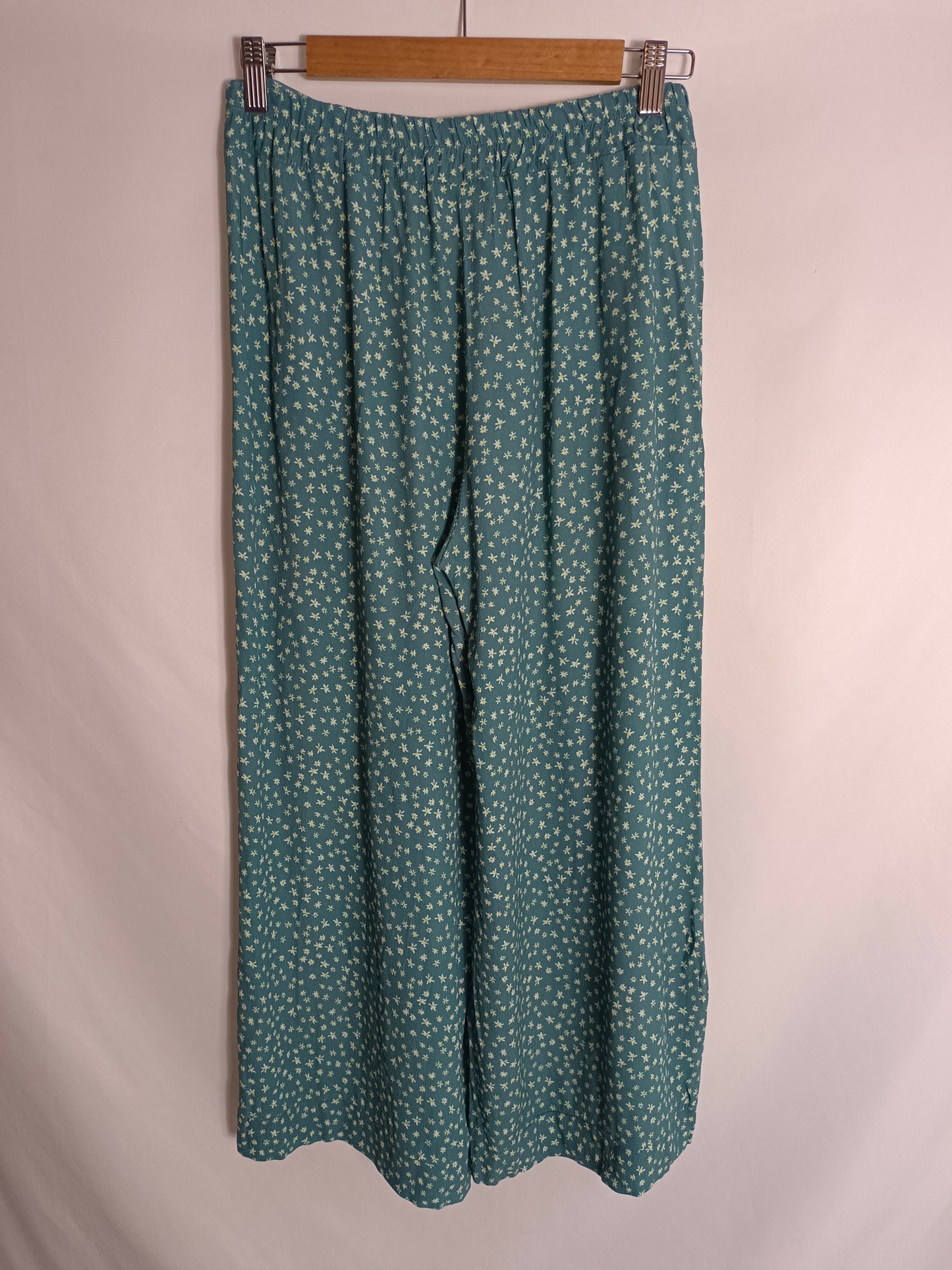 ZUA. Pantalón fluido florecitas Tu(s)