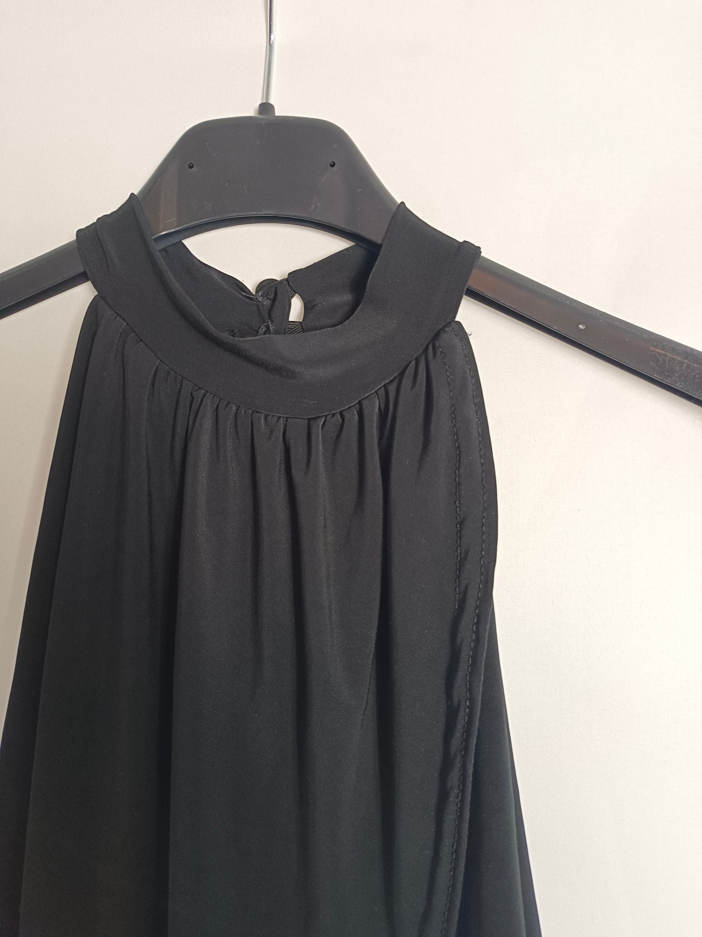 OTRAS. Croptop negro escote T.6(s)
