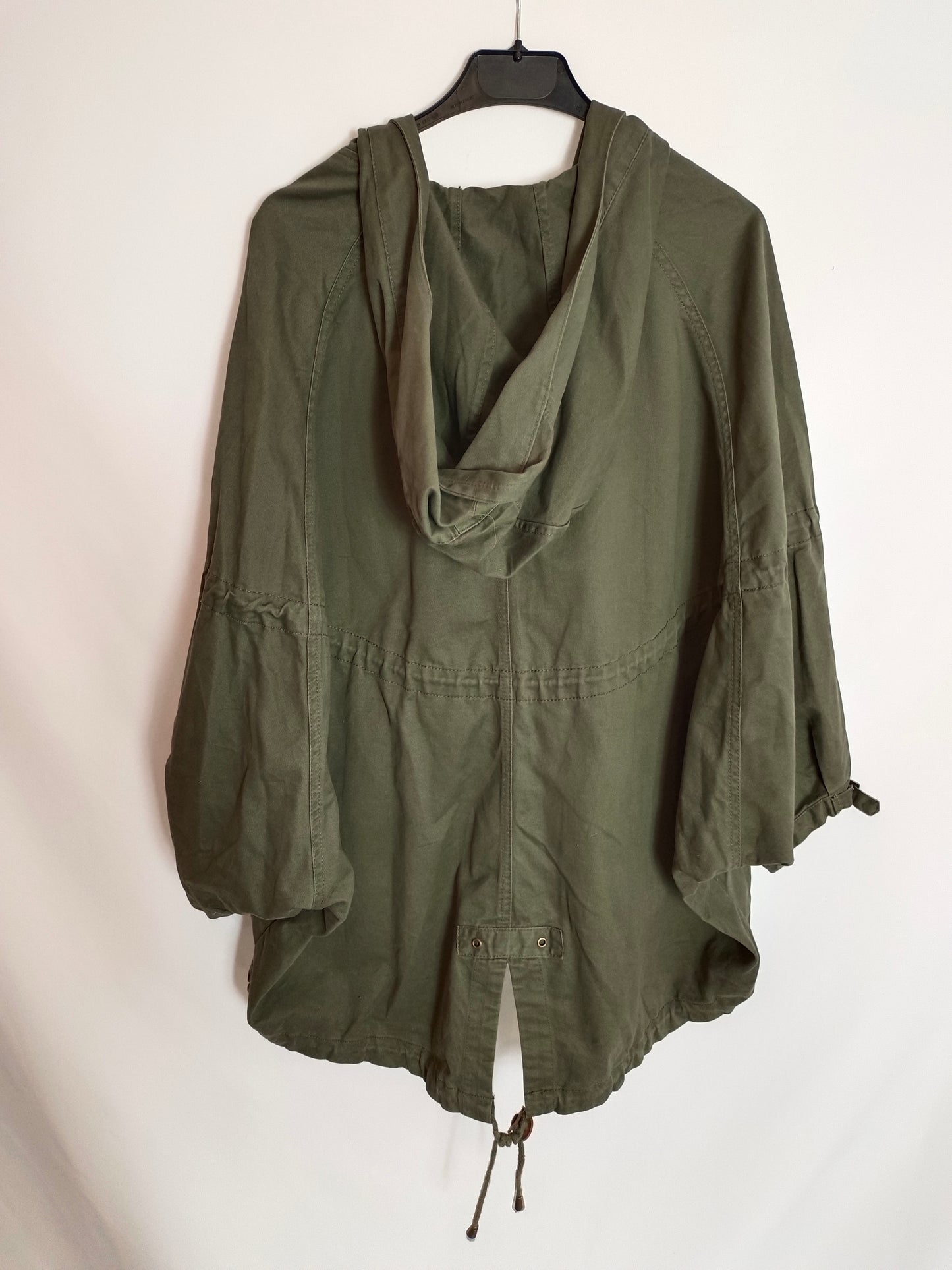 ZARA. Parka verde cremallera T.m'