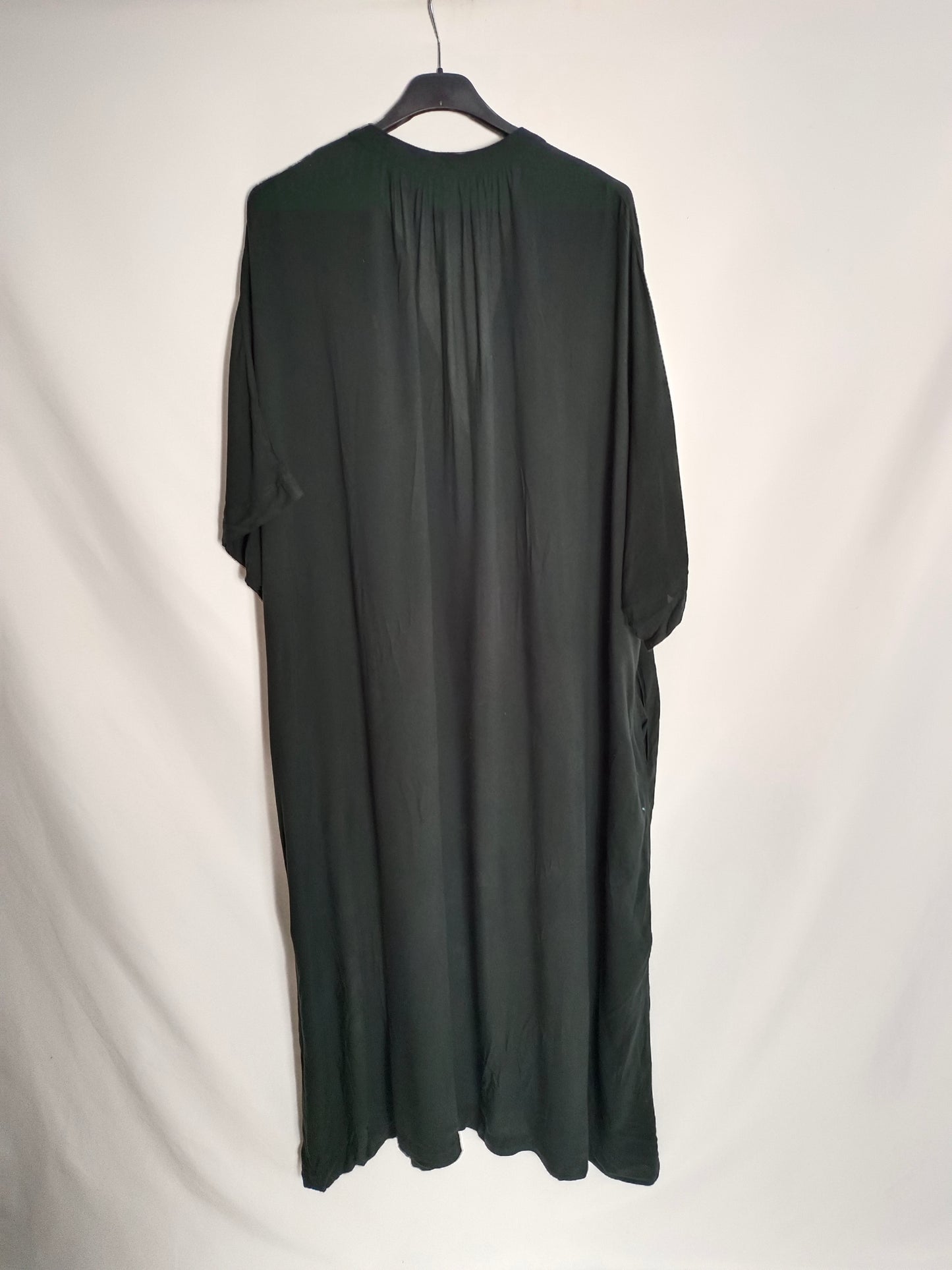 H&M. Vestido negro abotonado T.xxl