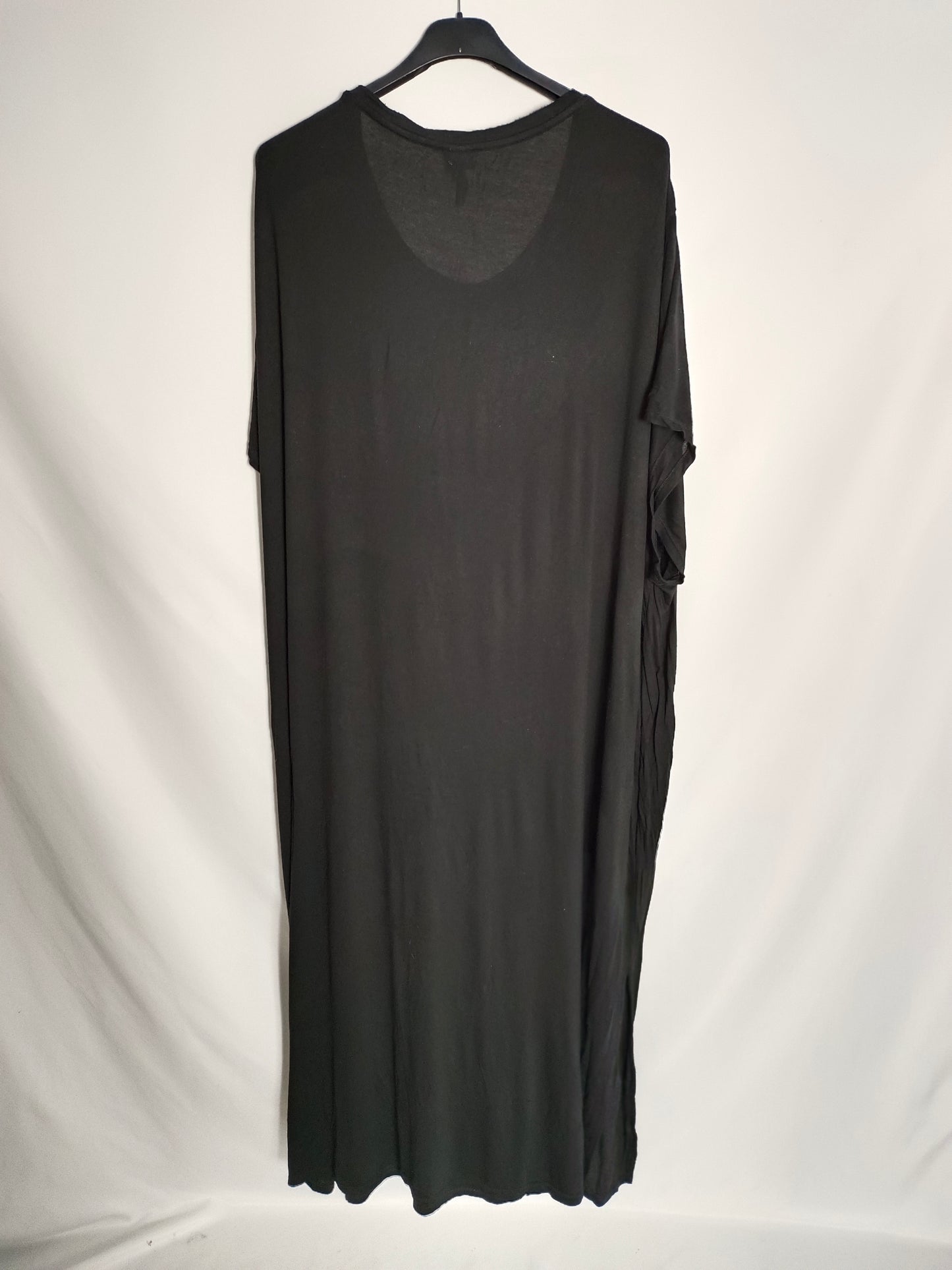 OTRAS. Vestido negro tejido camiseta T.4xl